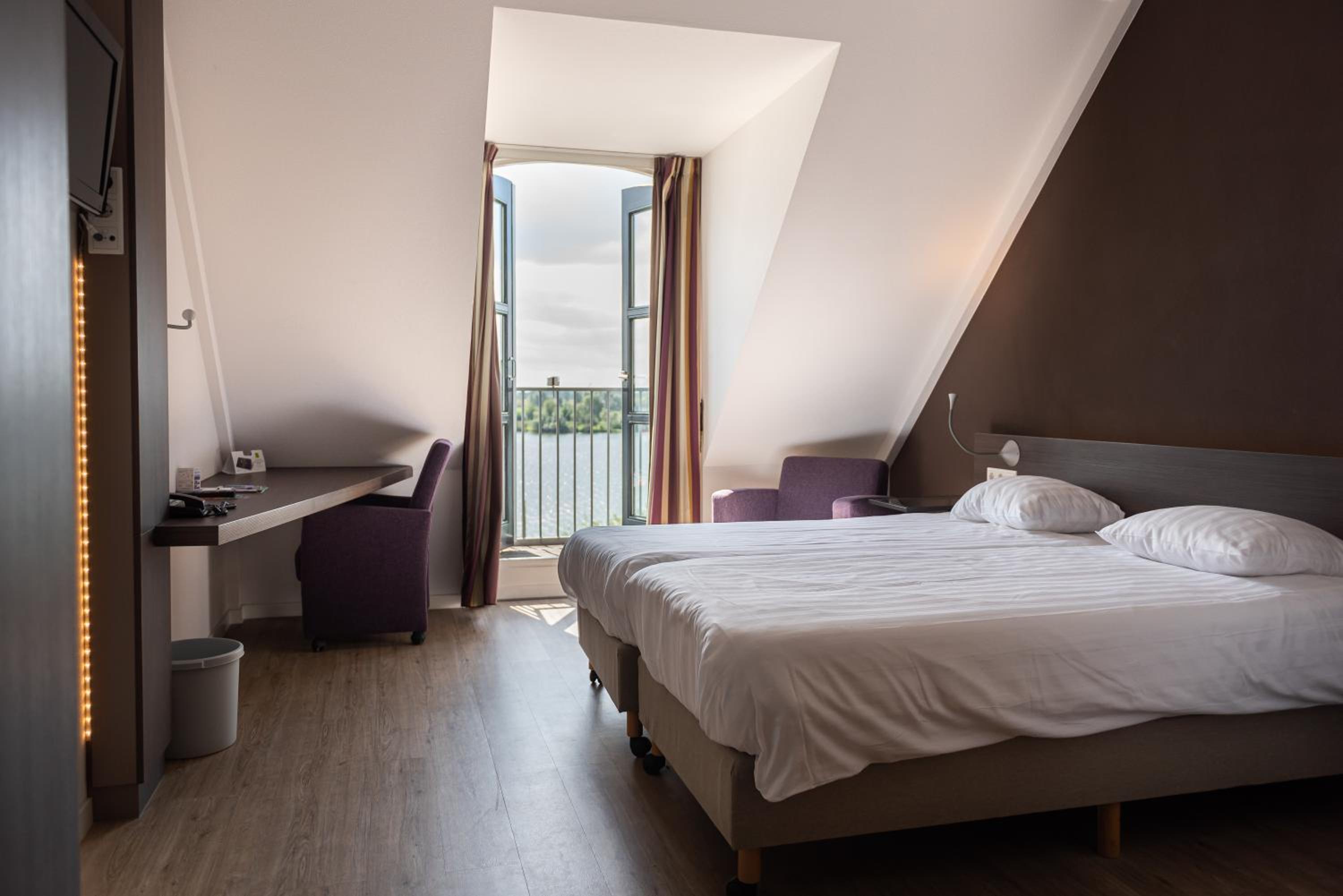 Double Room with Lake View - Photo 1