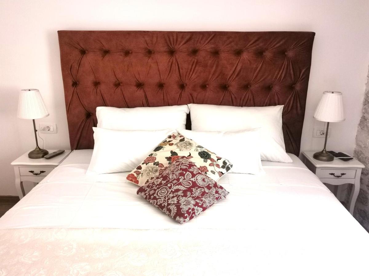 Deluxe Double Room - Photo 11