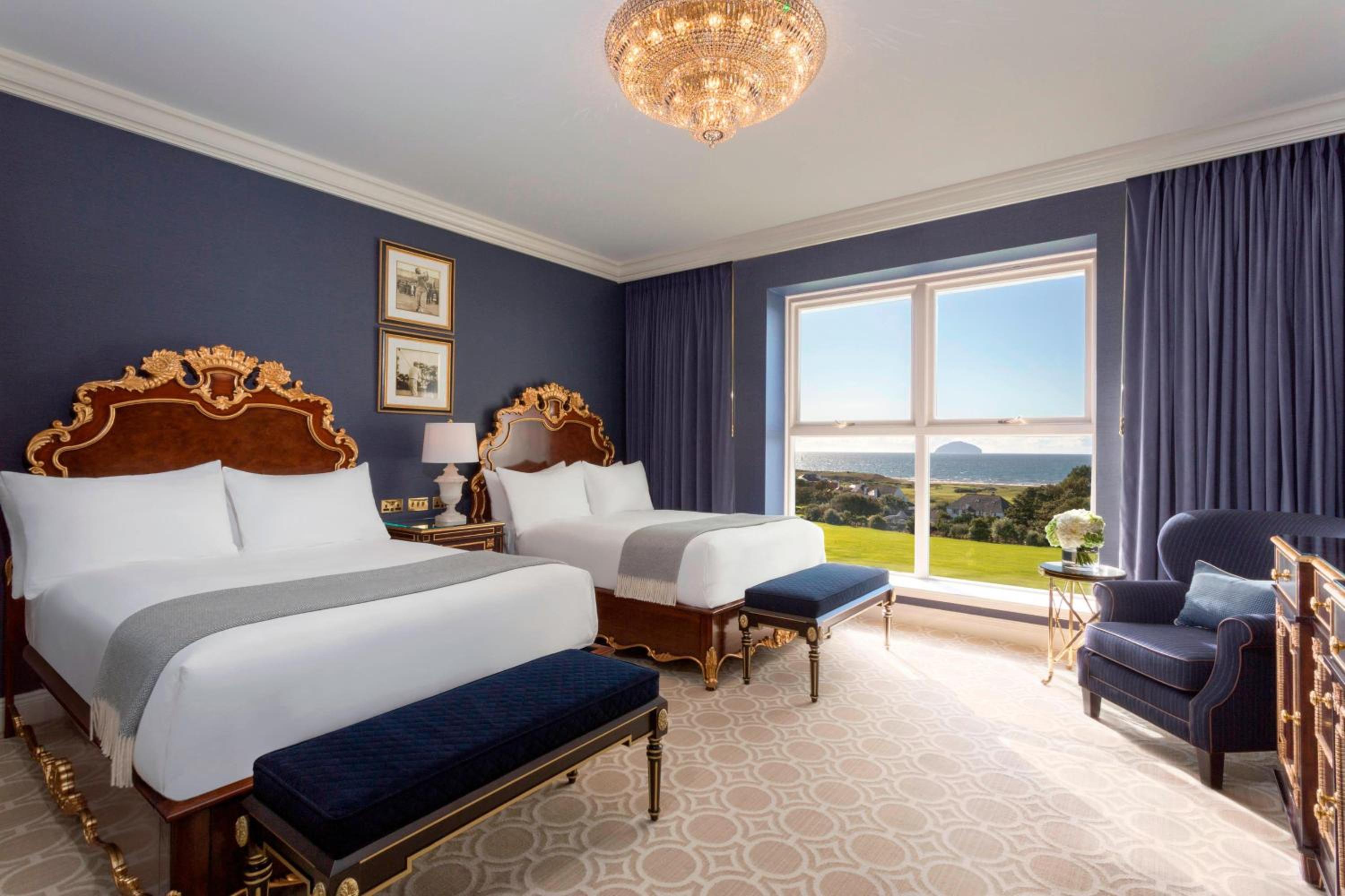 Deluxe Twin Room with Sea View - Photo 4