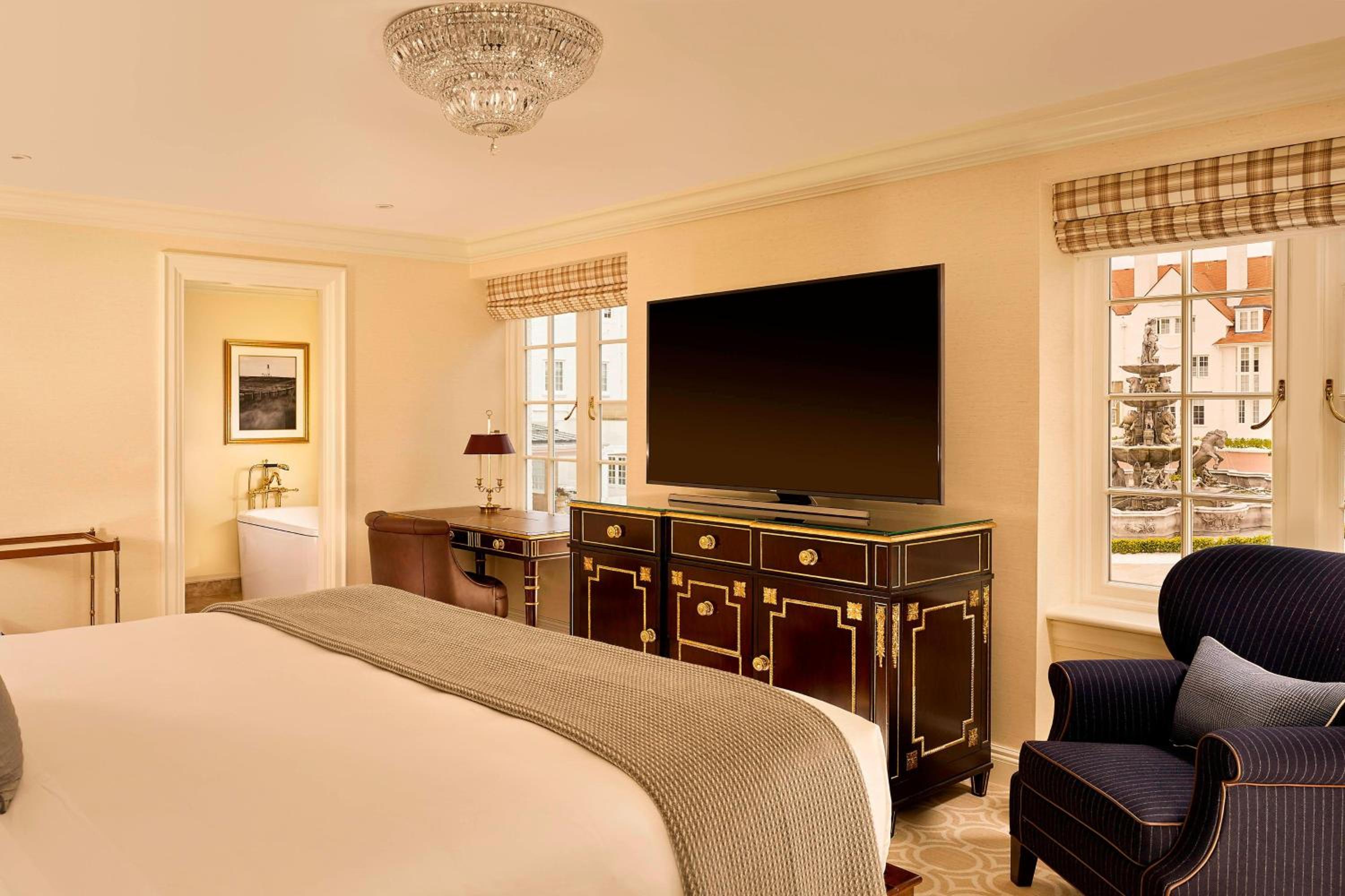 Deluxe King Room - Photo 1