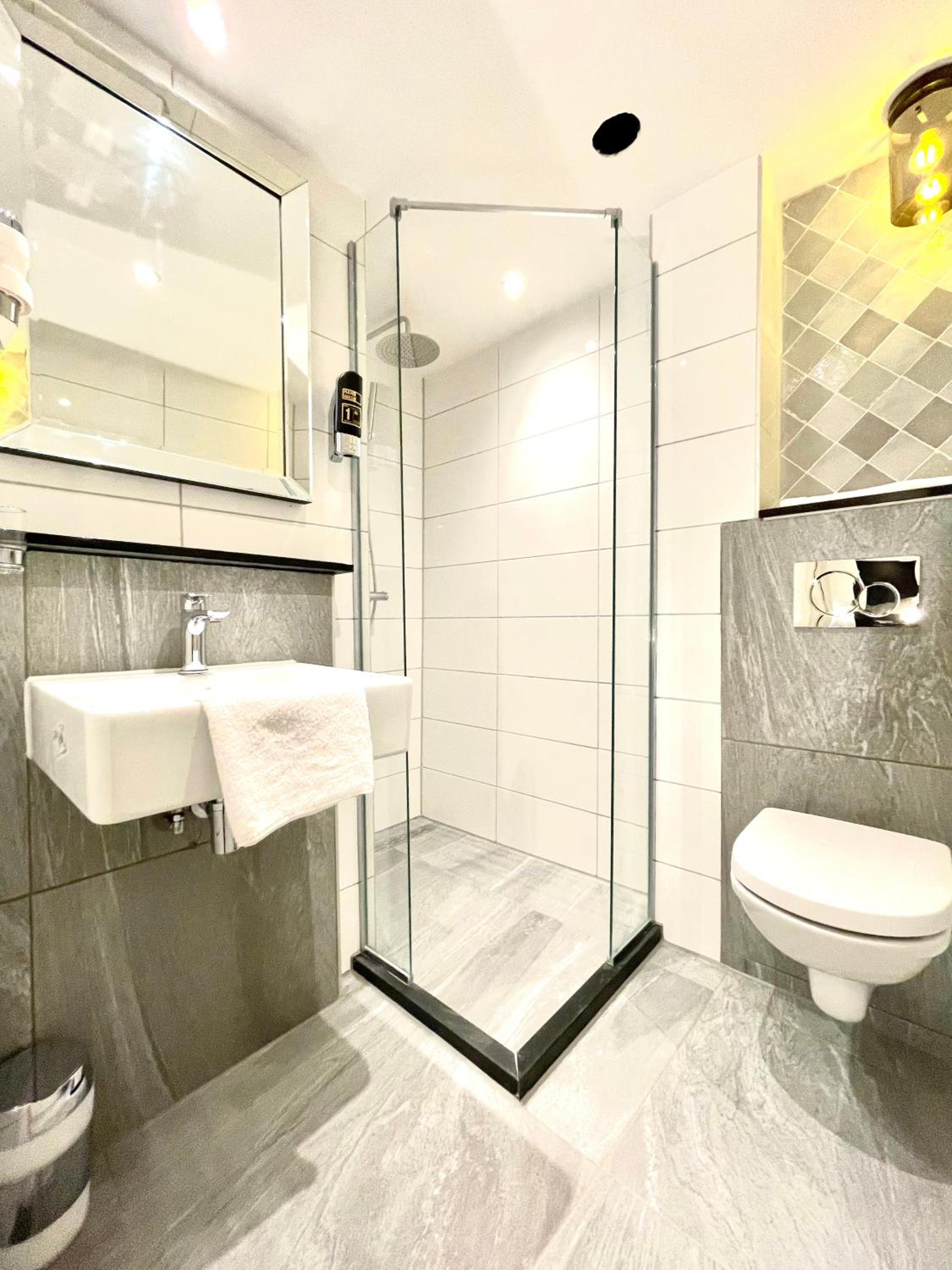 Deluxe Triple Room photo 2