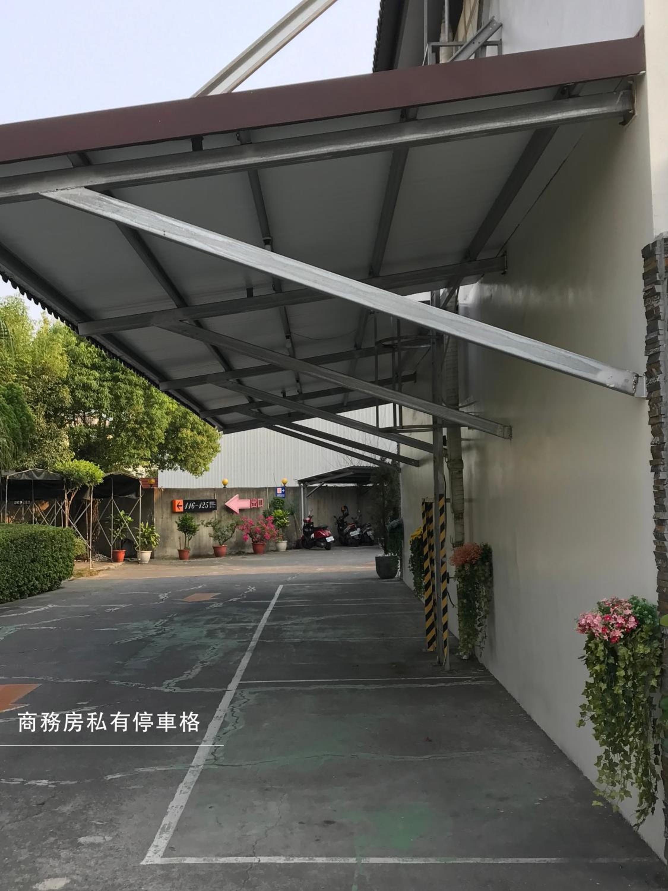 Business Double Room - with Pubic Parking