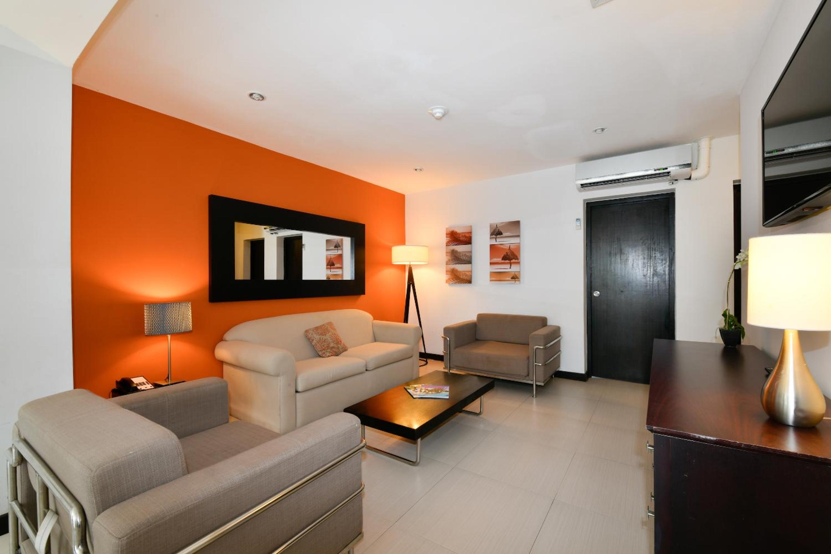 Two-Bedroom Suite - Photo 4