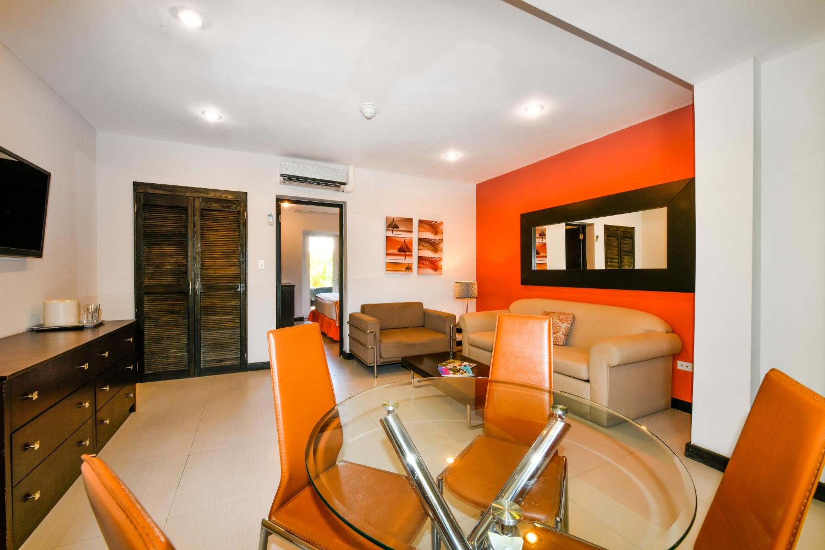 One-Bedroom Suite - Photo 8