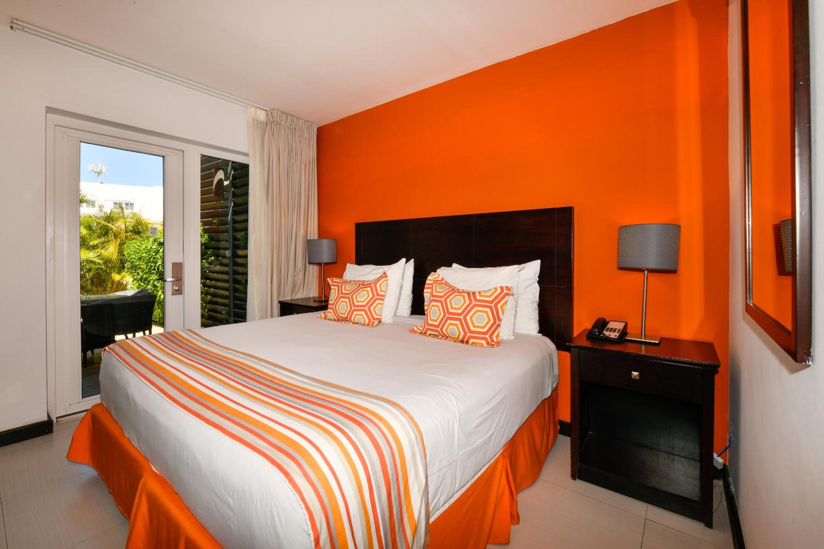 One-Bedroom Suite - Photo 10