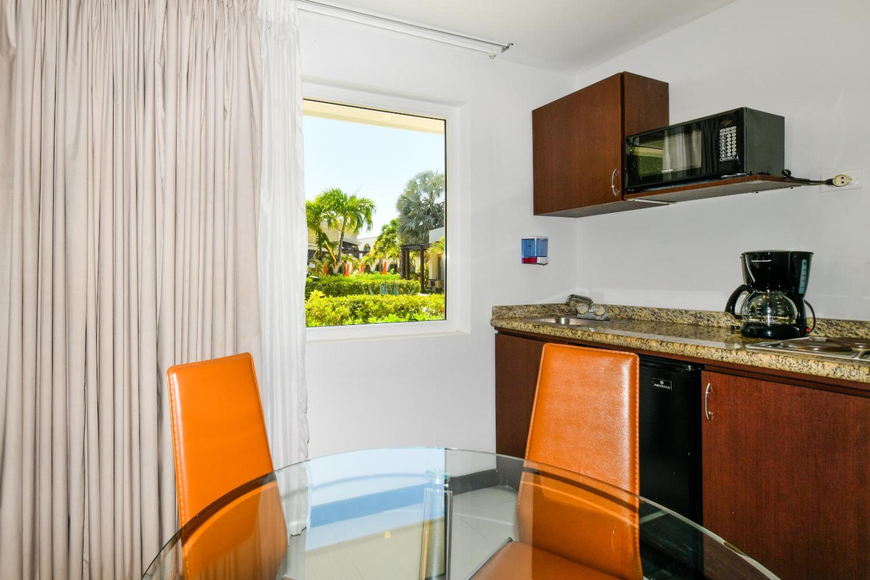 One-Bedroom Suite - Photo 9