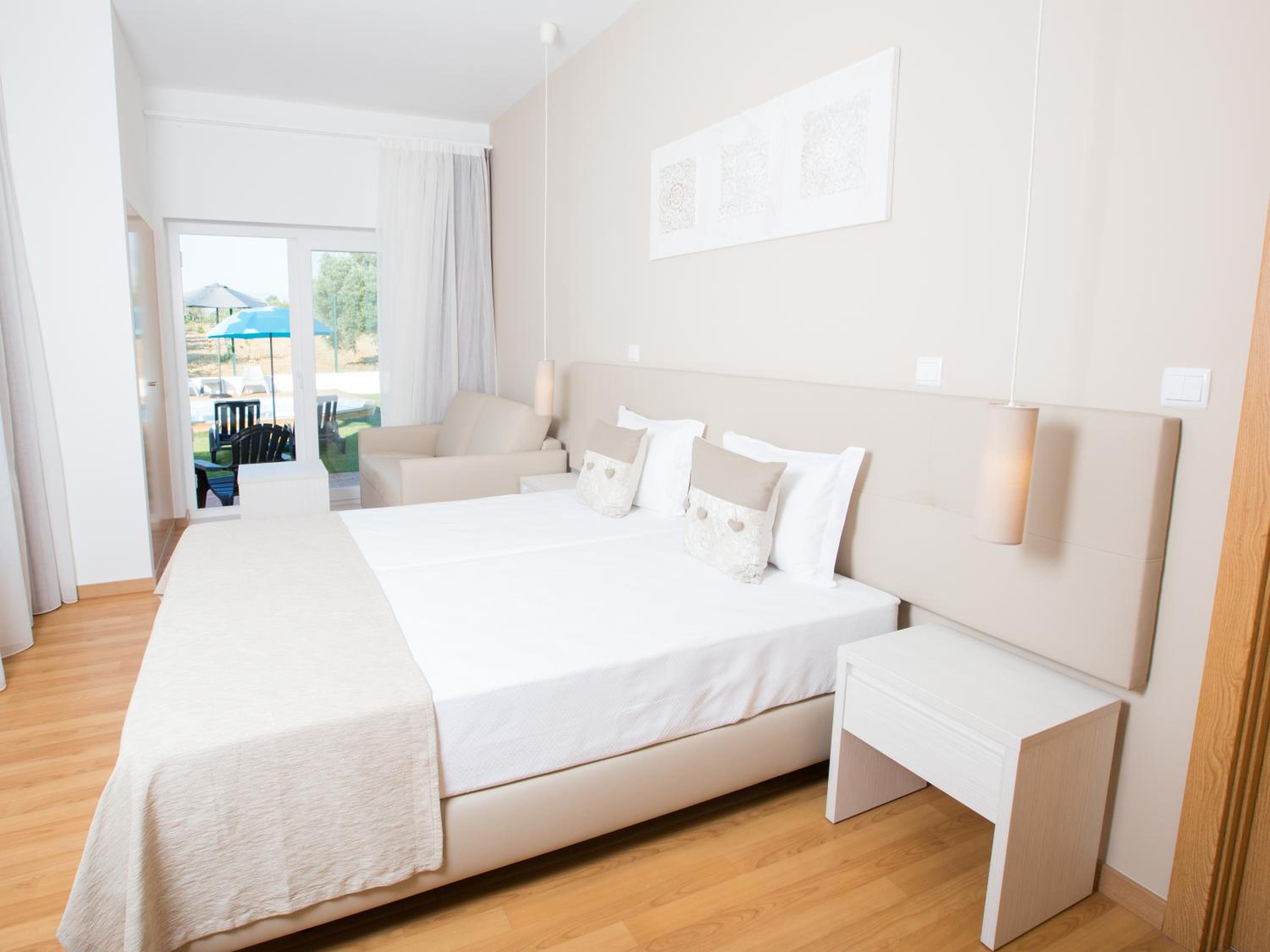 Twin Room - Photo 3