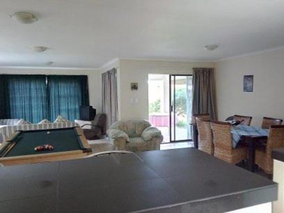 Three-Bedroom House photo 3