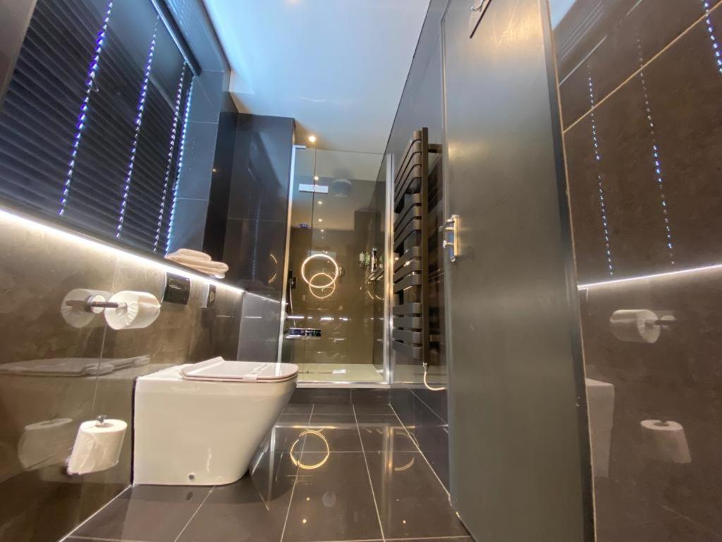 Superior King Suite - Photo 5