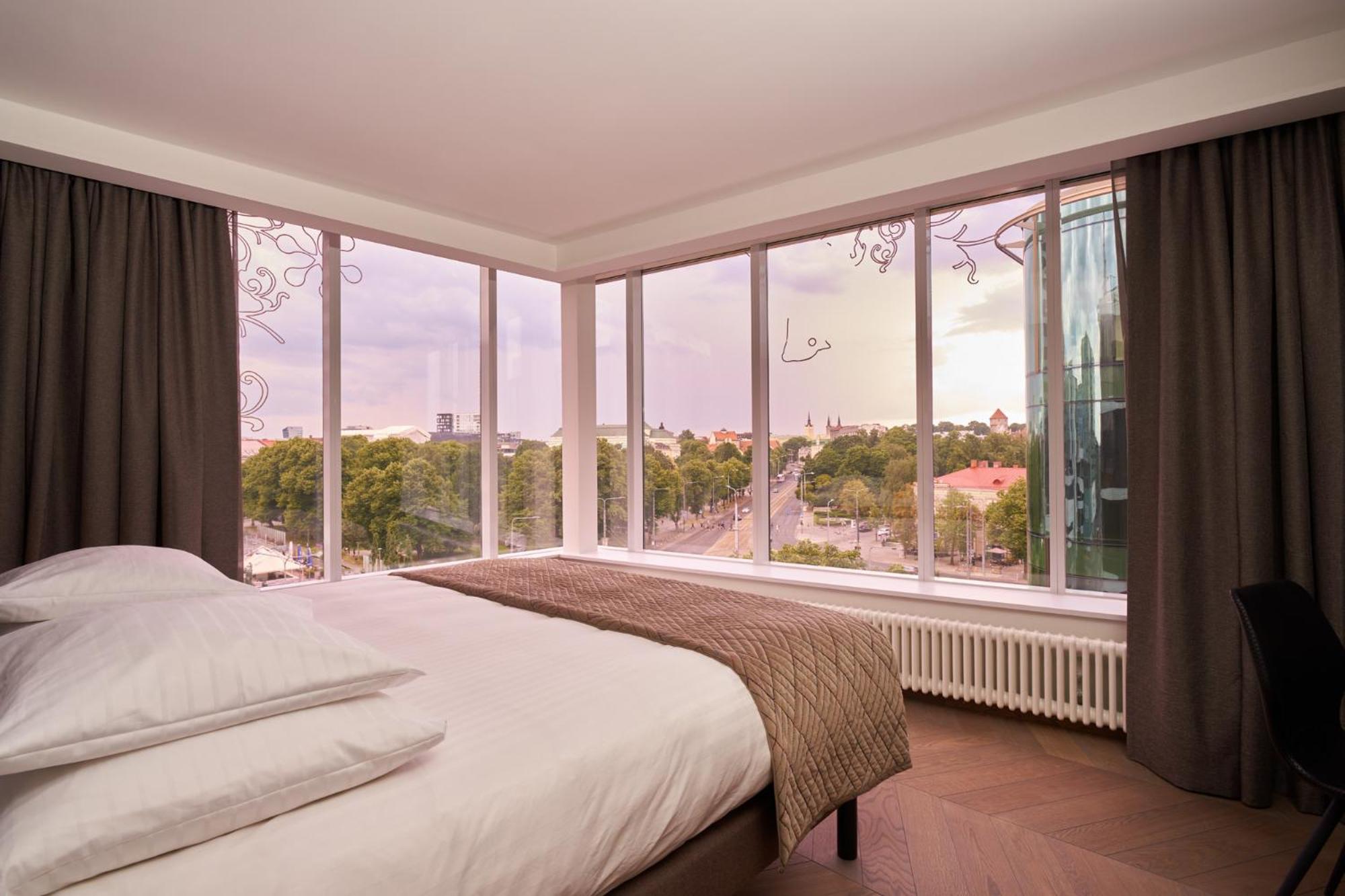 One-Bedroom Suite - Photo 2
