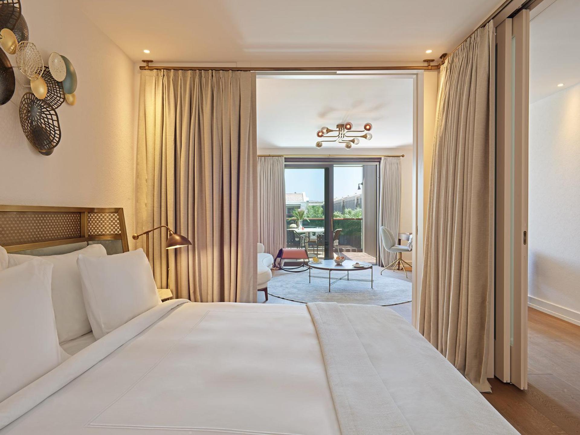 Suite 1 Chambre avec Terrasse - Vue sur Piscine
