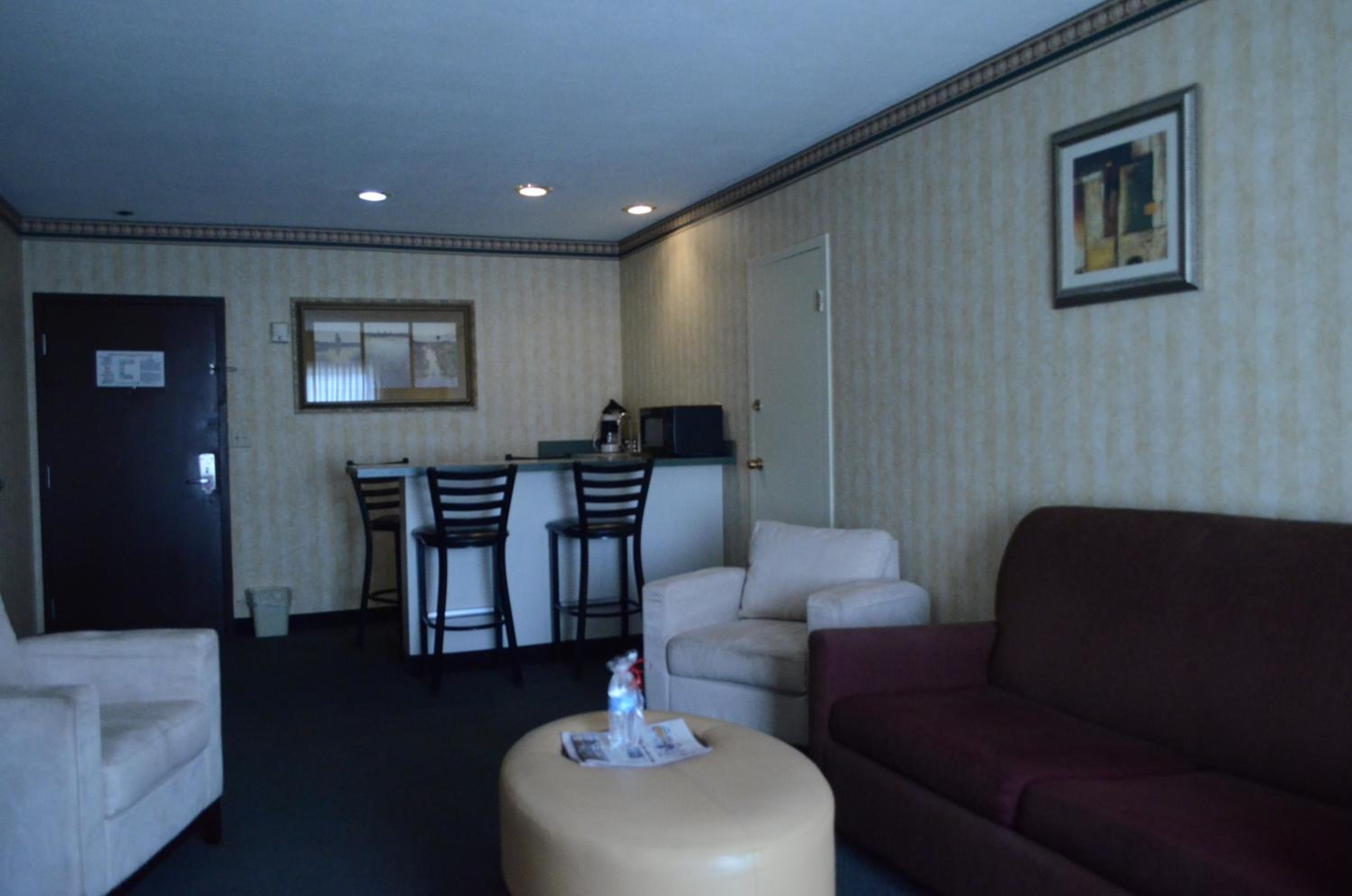 King Suite with Sofa Bed - Non Smoking - Photo 8