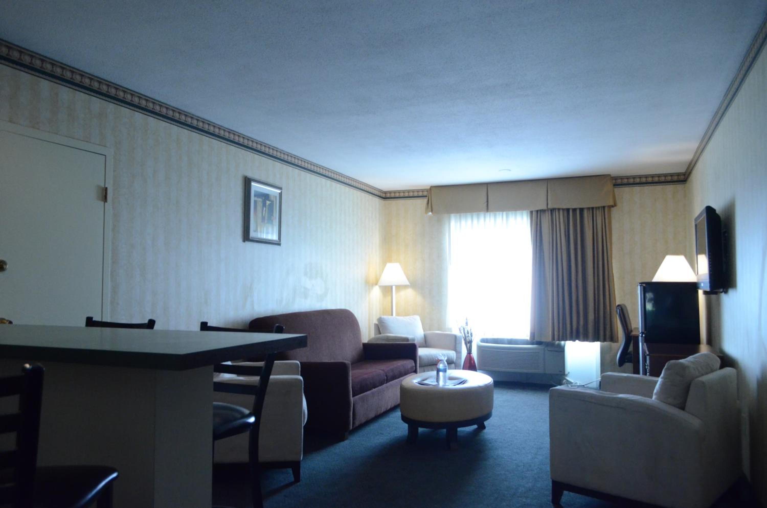 King Suite with Sofa Bed - Non Smoking - Photo 2