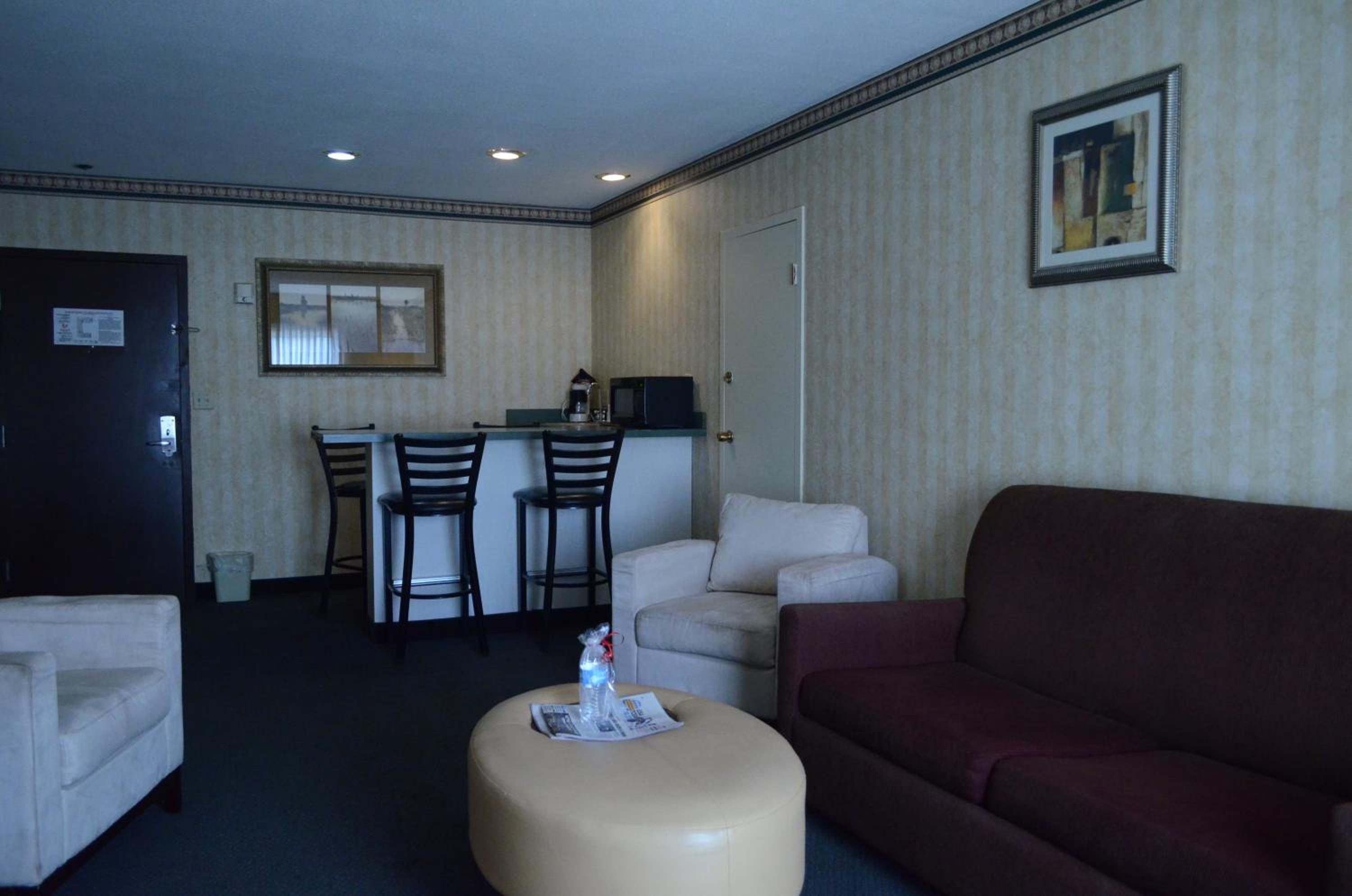 King Suite with Sofa Bed - Non Smoking - Photo 12