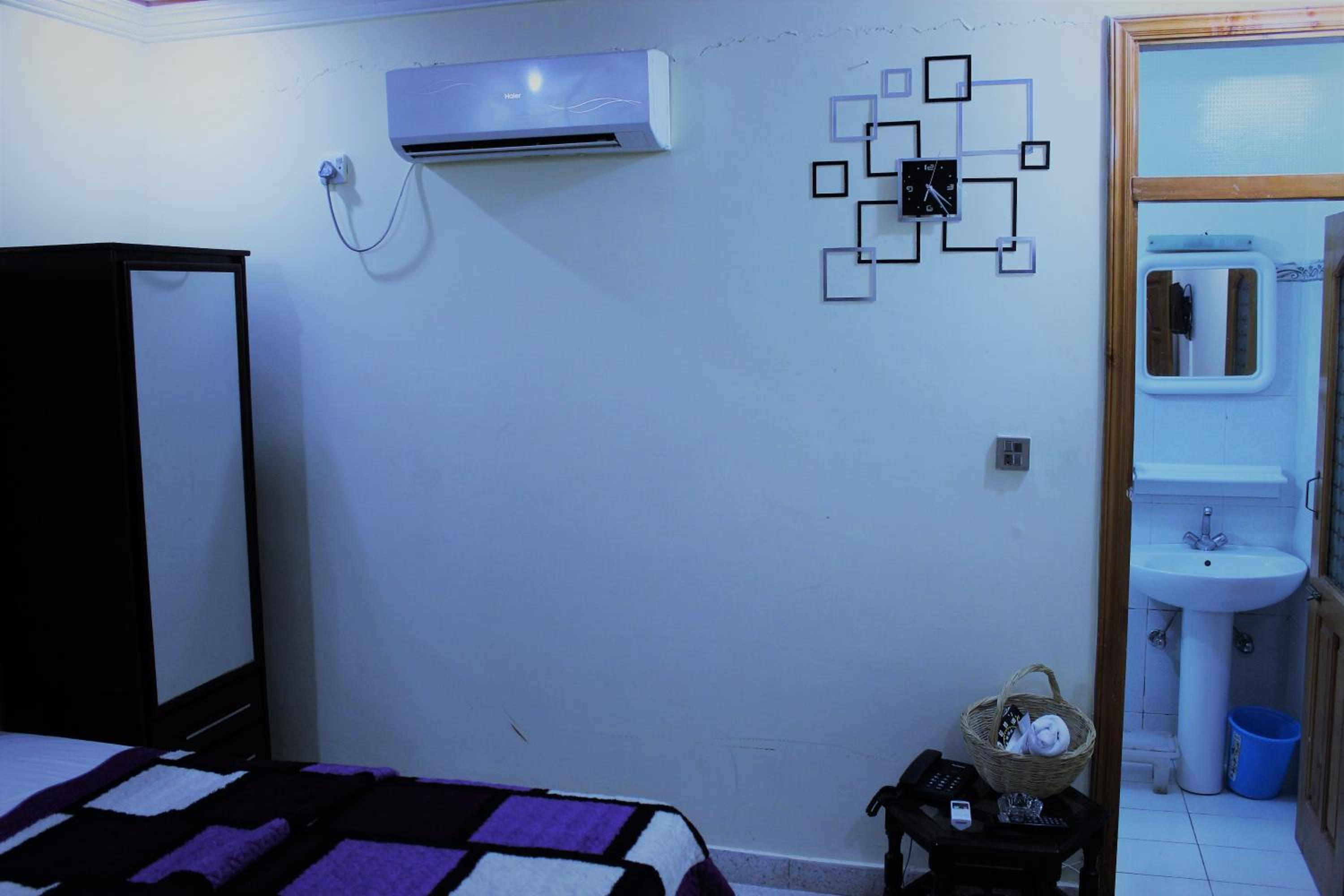 Budget Double Room photo 3
