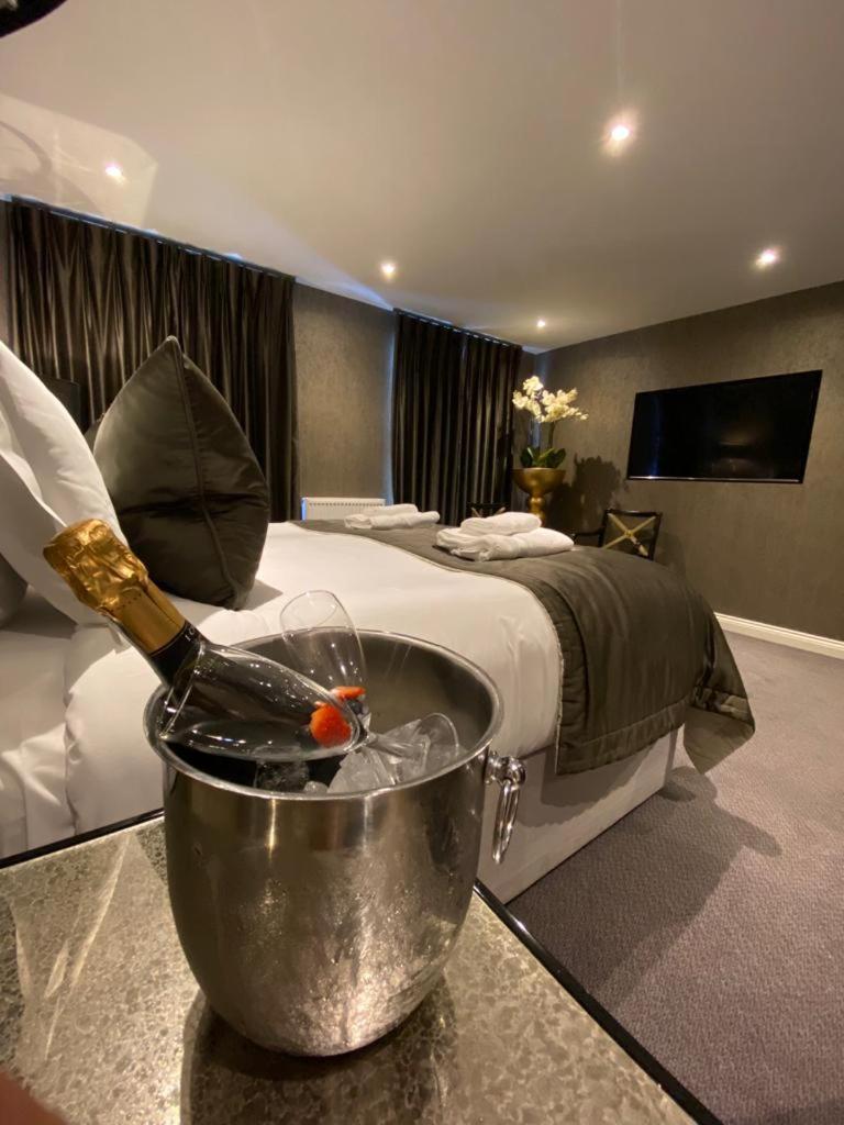 Superior King Suite - Photo 7
