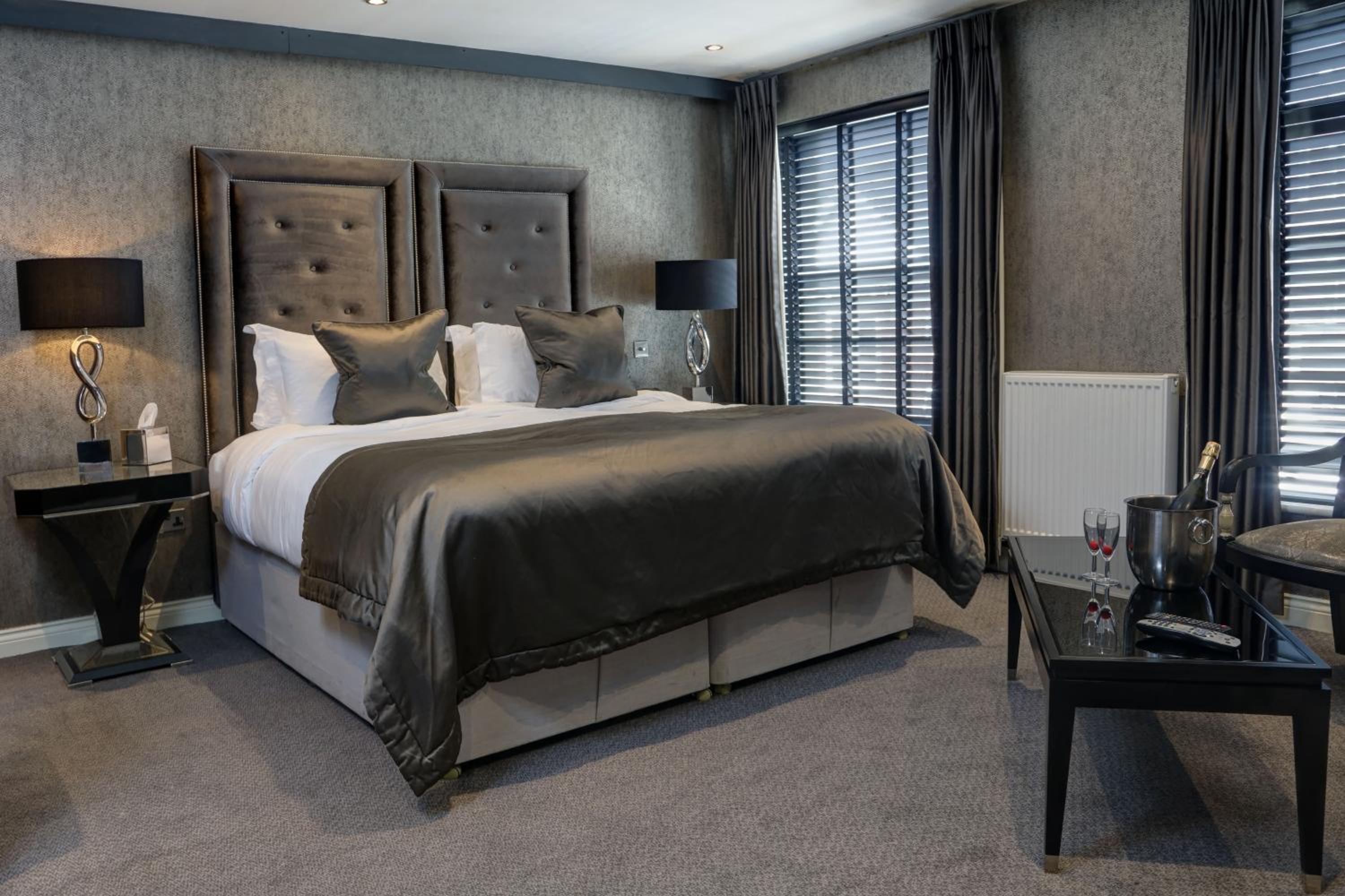 Superior King Suite - Photo 16