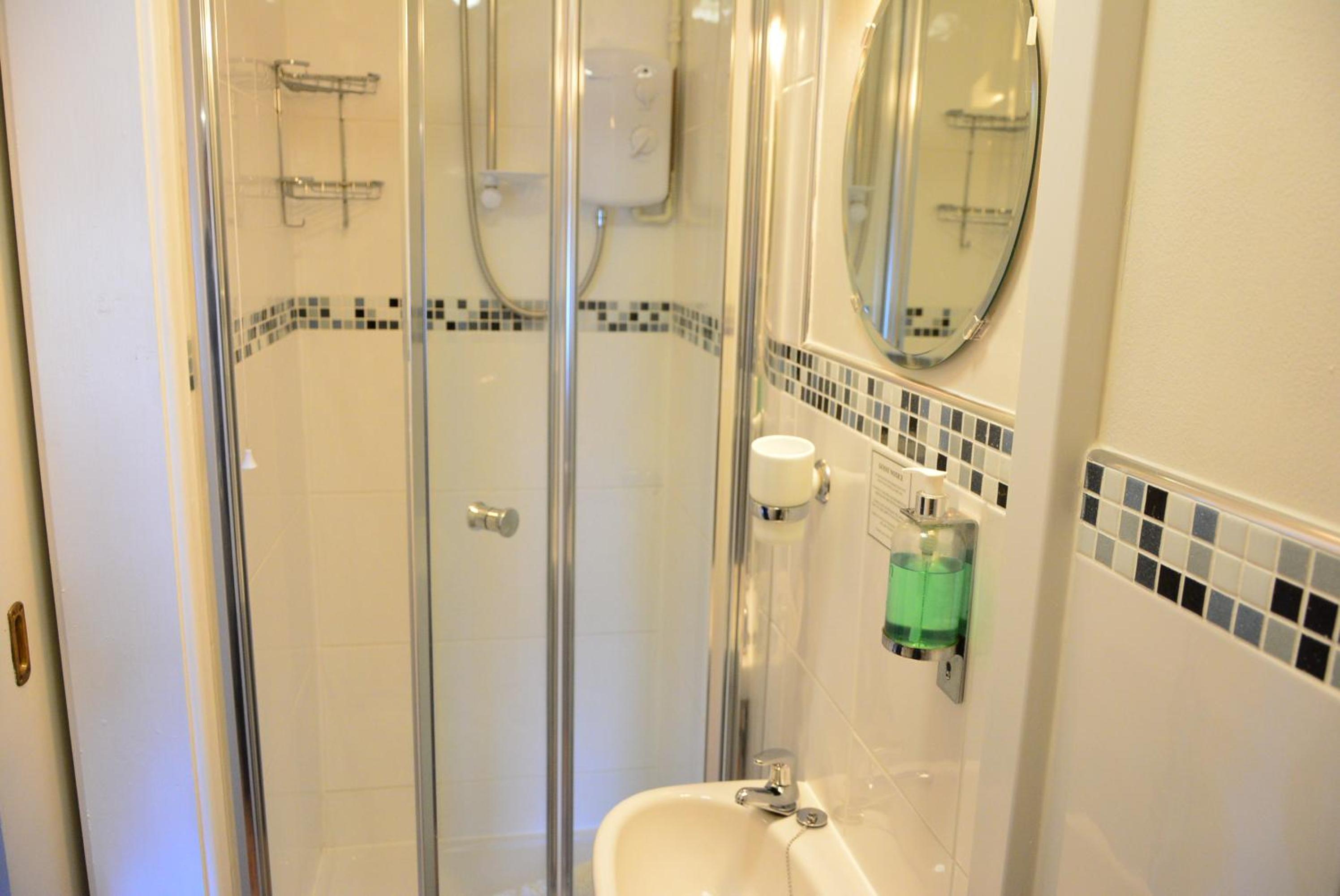 Double En-suite Twin or Single Room - Photo 15