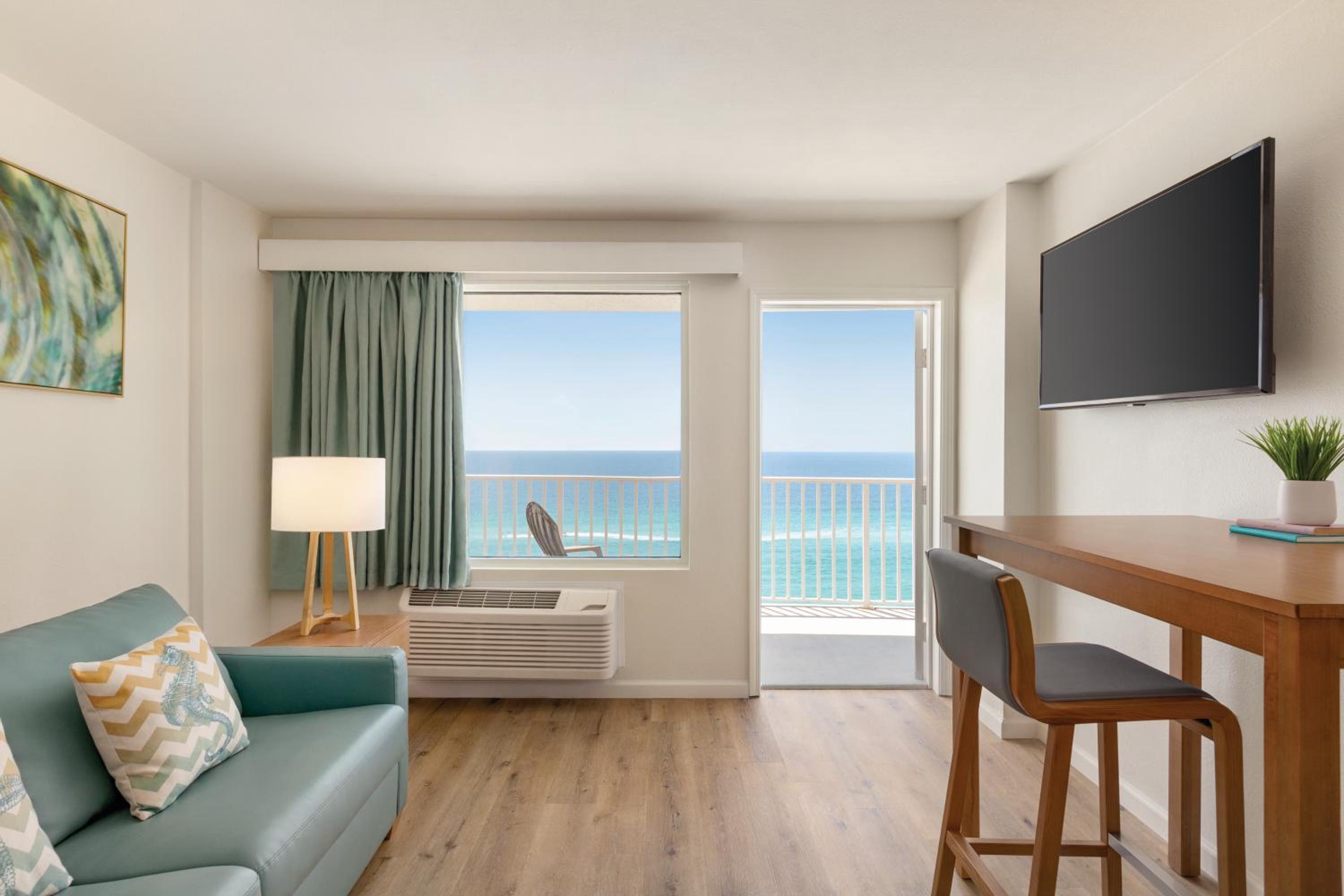 Premier Suite with Two Double Beds - Non-Smoking - Photo 2