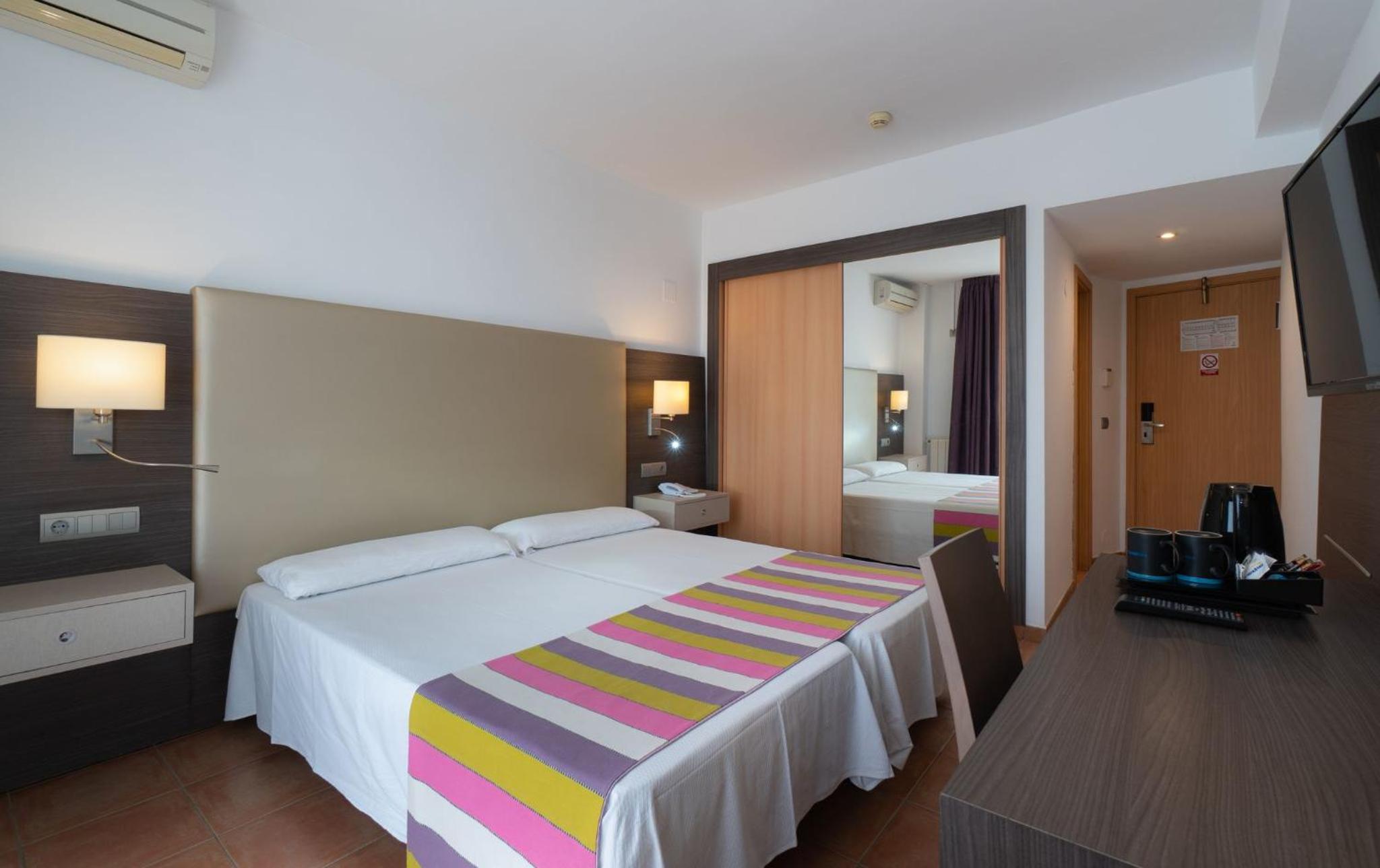 Double Room with Sea View - Photo 7