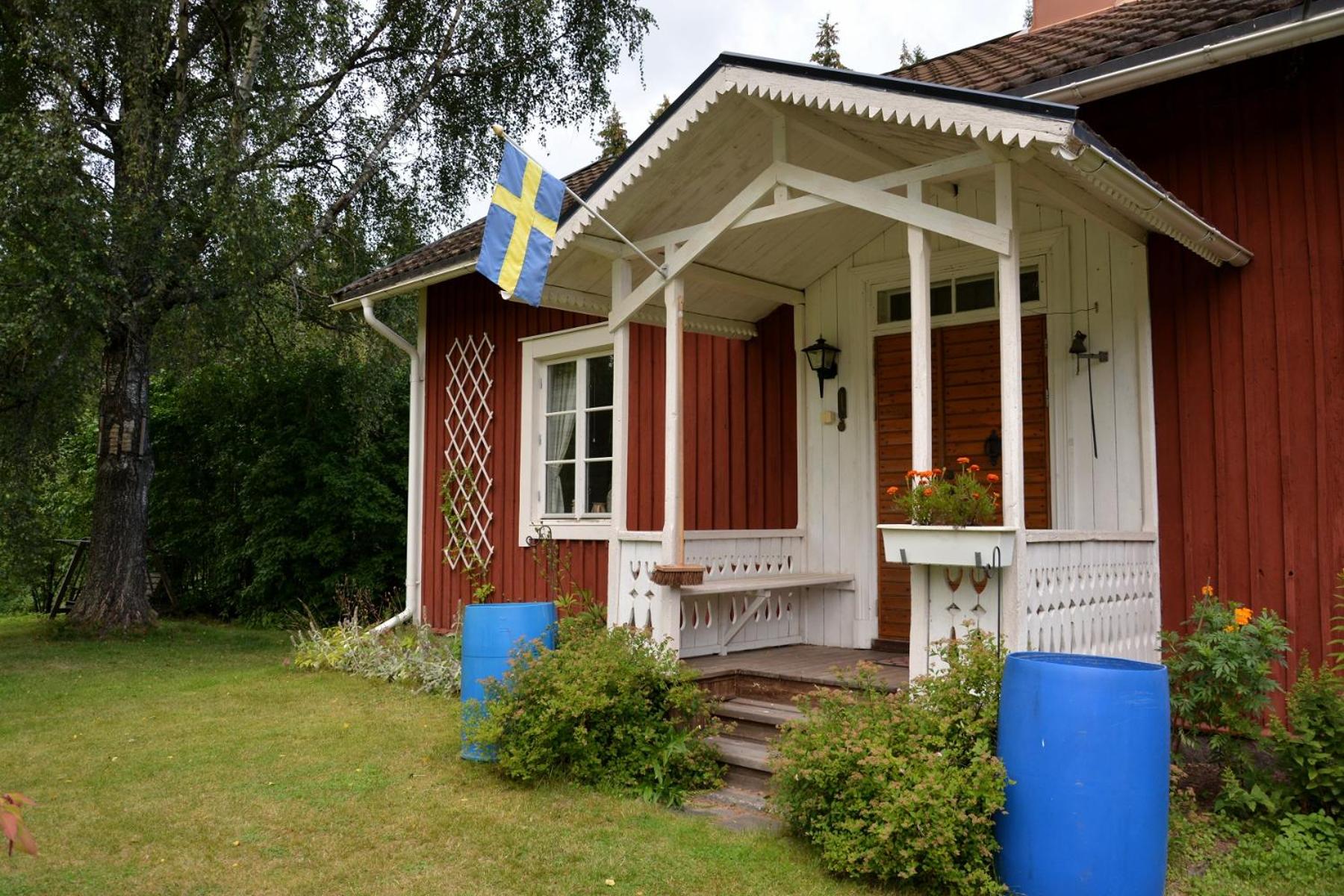Two-Bedroom House - Photo 4