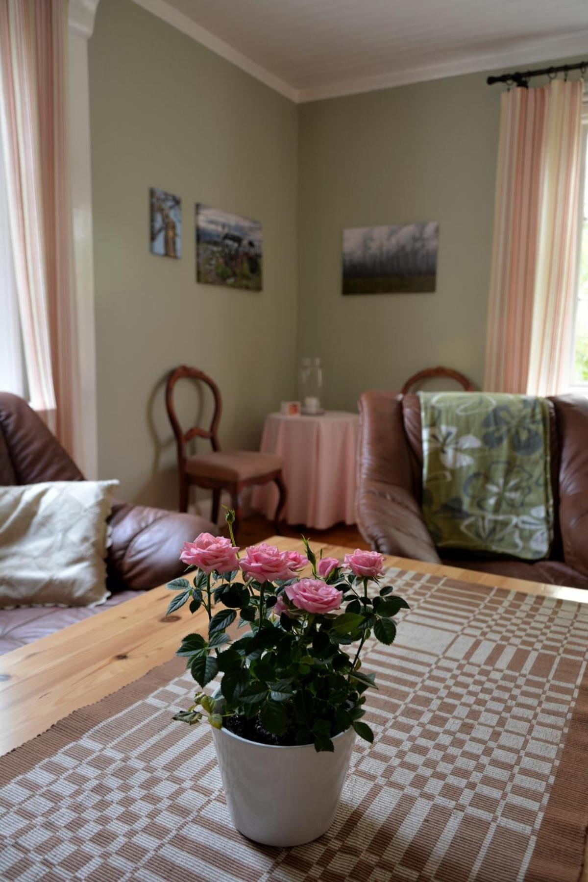 Two-Bedroom House - Photo 29