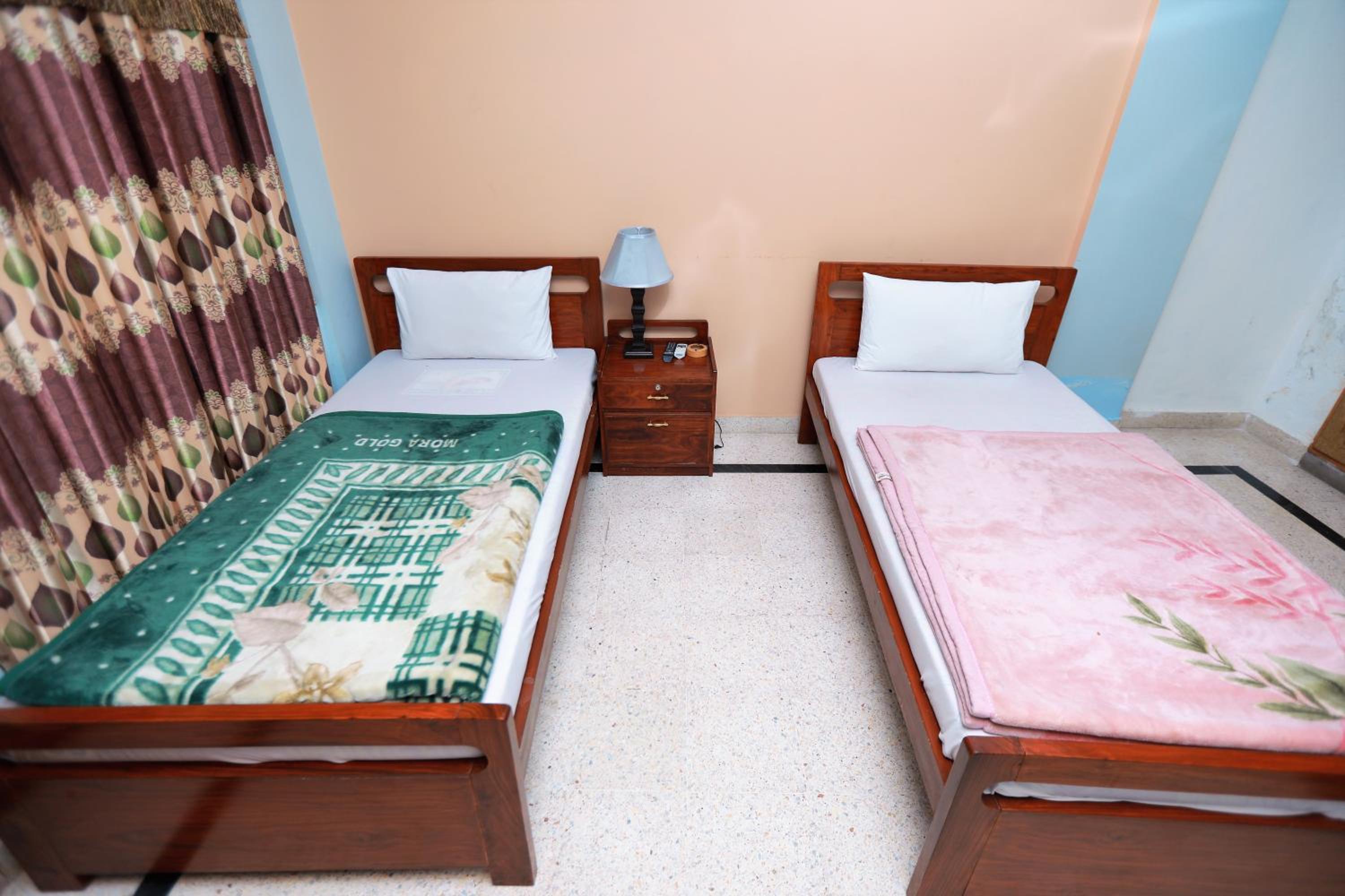 Small Twin Room photo 1