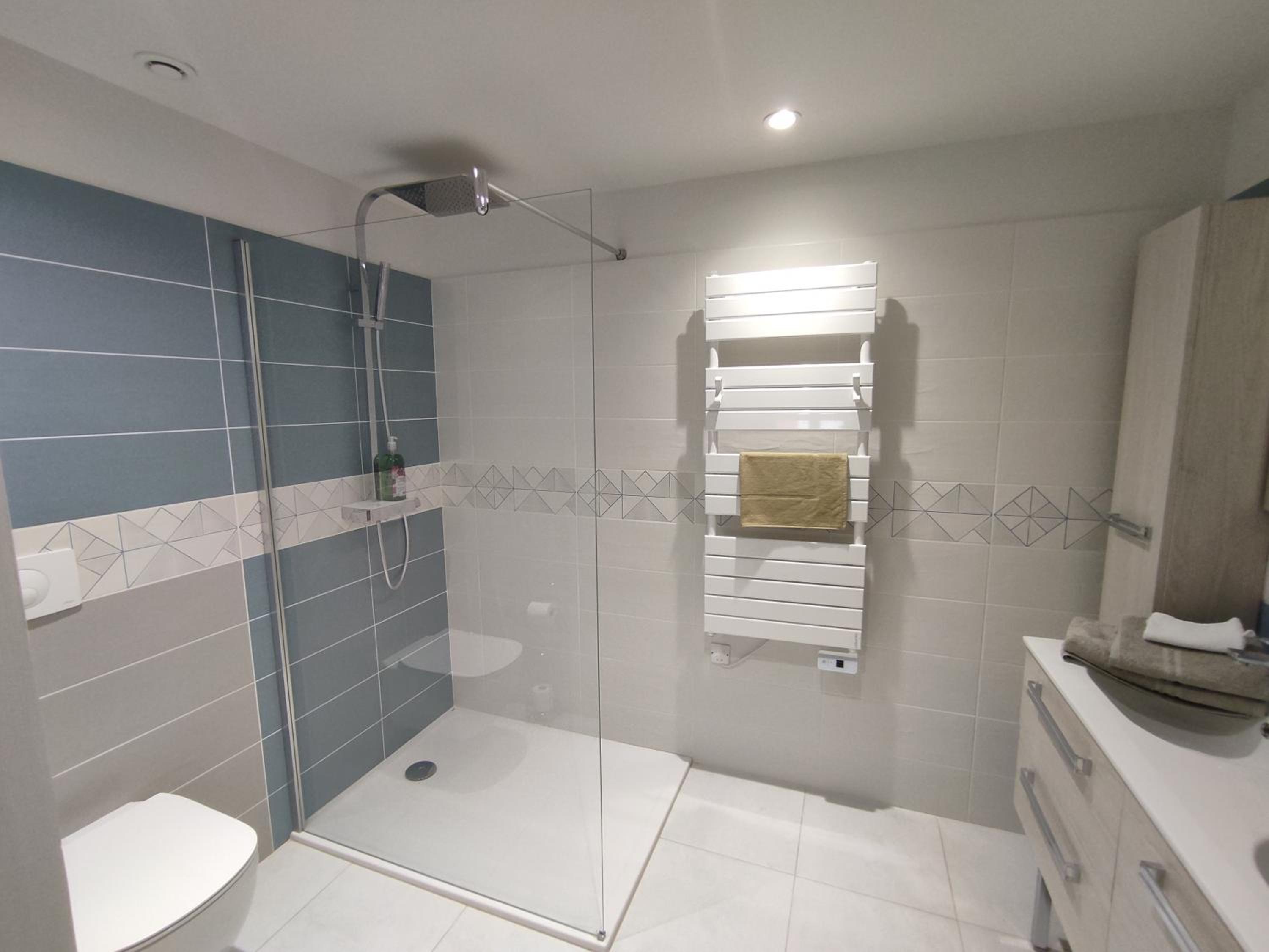 Quadruple Room with Private Bathroom photo 3