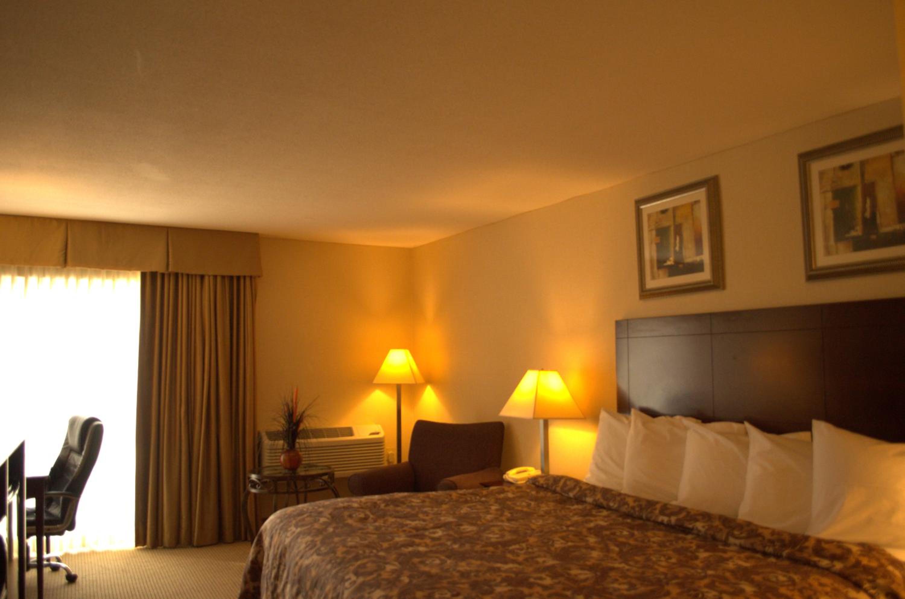 King Suite with Sofa Bed - Non Smoking - Photo 1