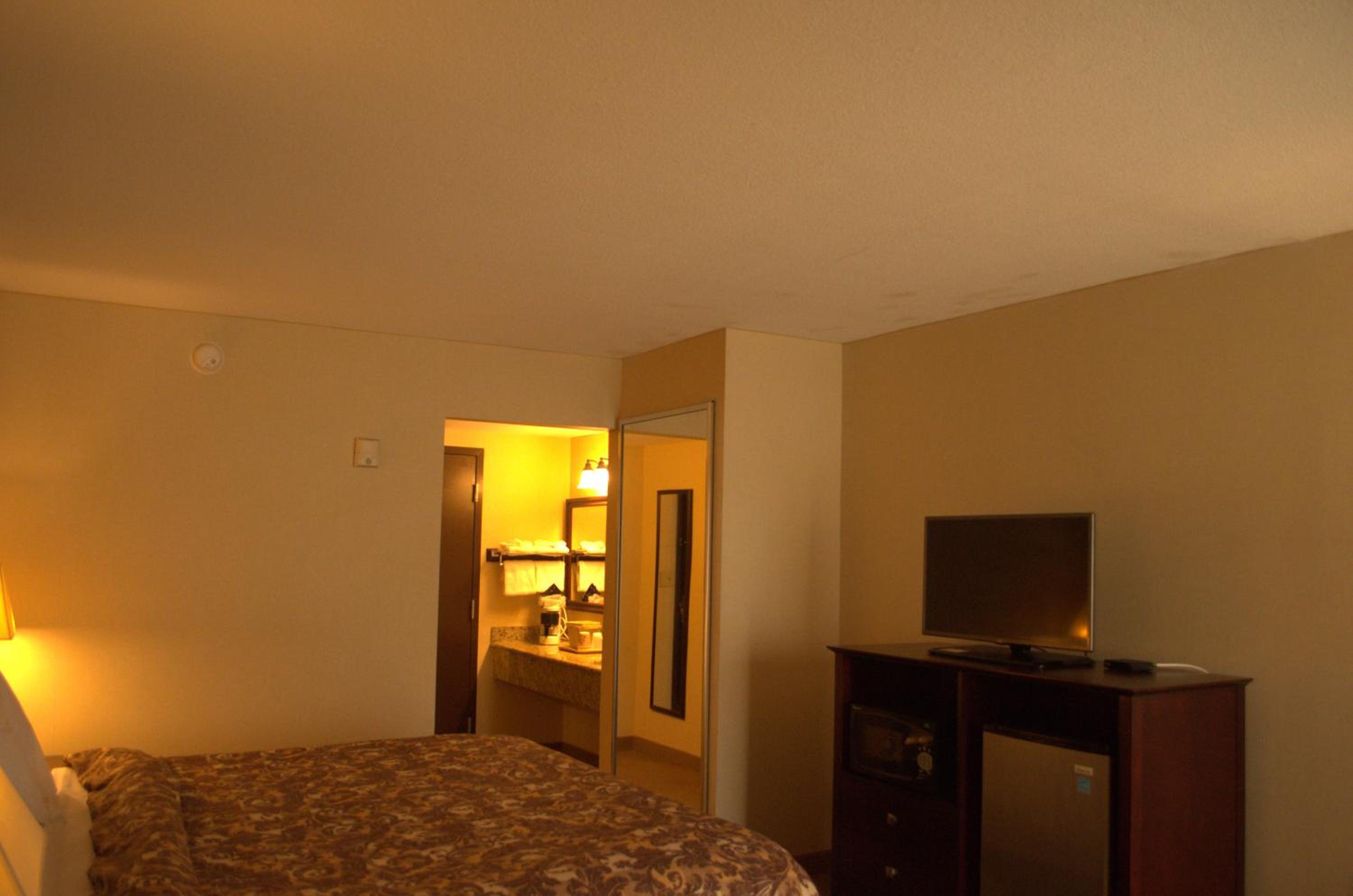 Standard King Room - Non Smoking - Photo 5