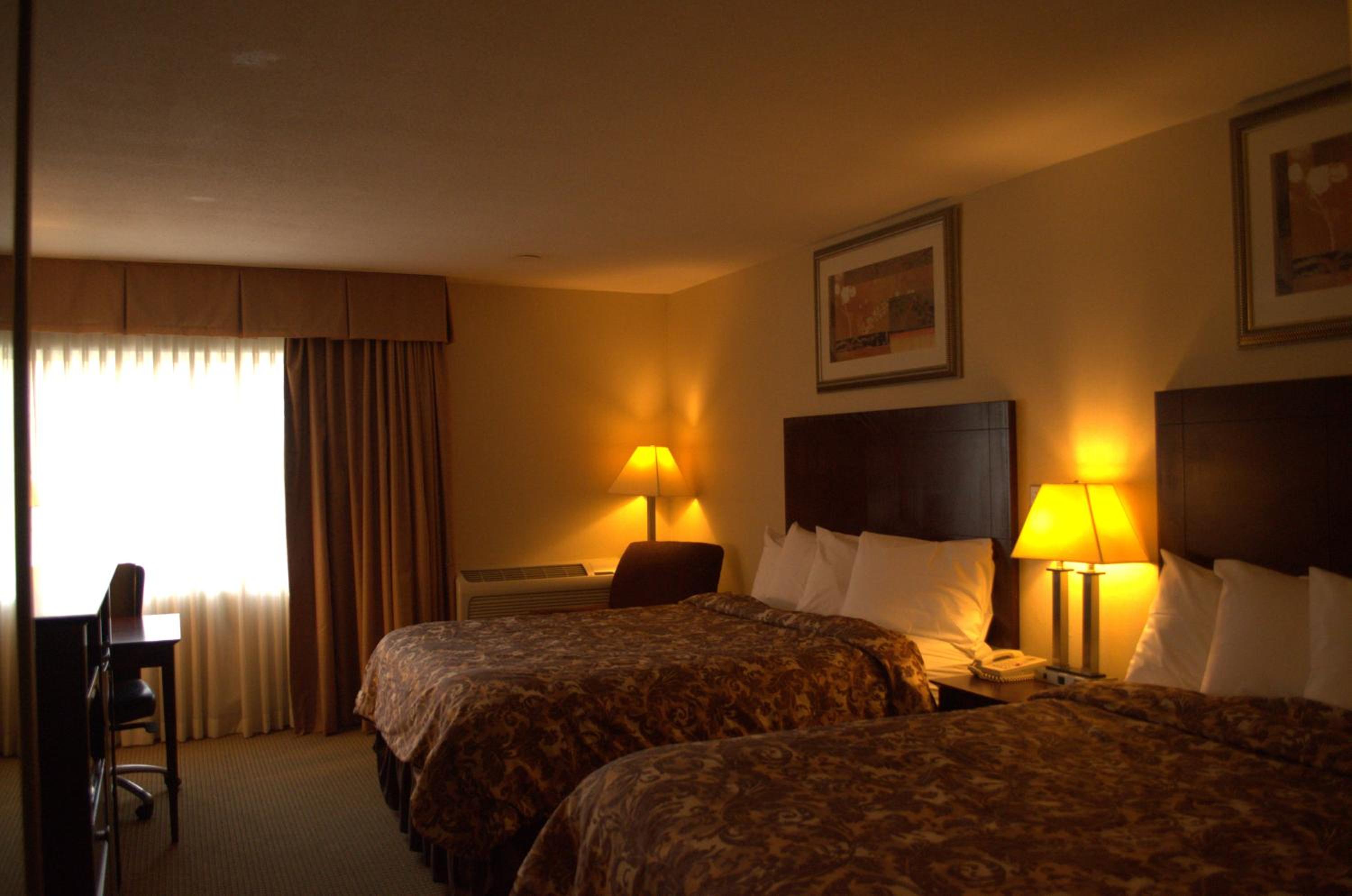 Standard Queen Room with Two Queen Beds - Non Smoking  - Photo 3