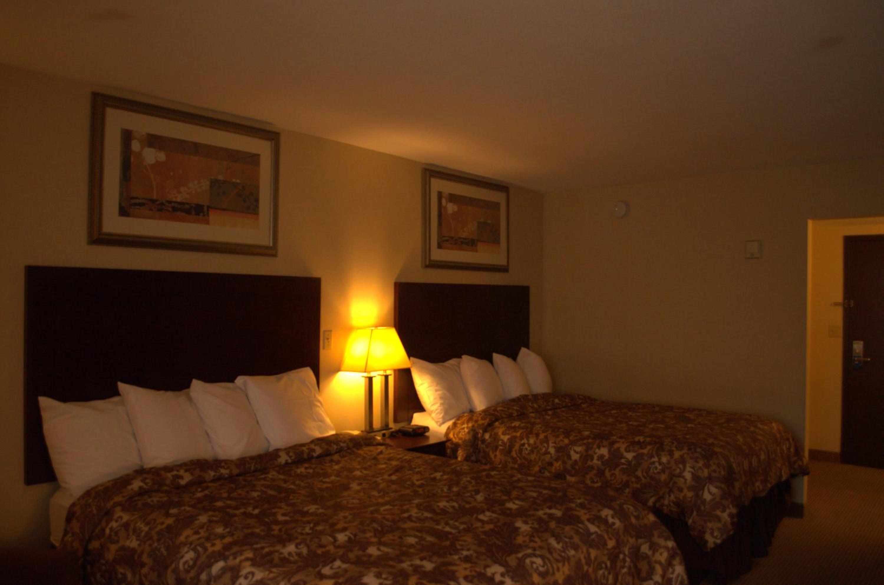 Standard Queen Room with Two Queen Beds - Non Smoking  - Photo 2
