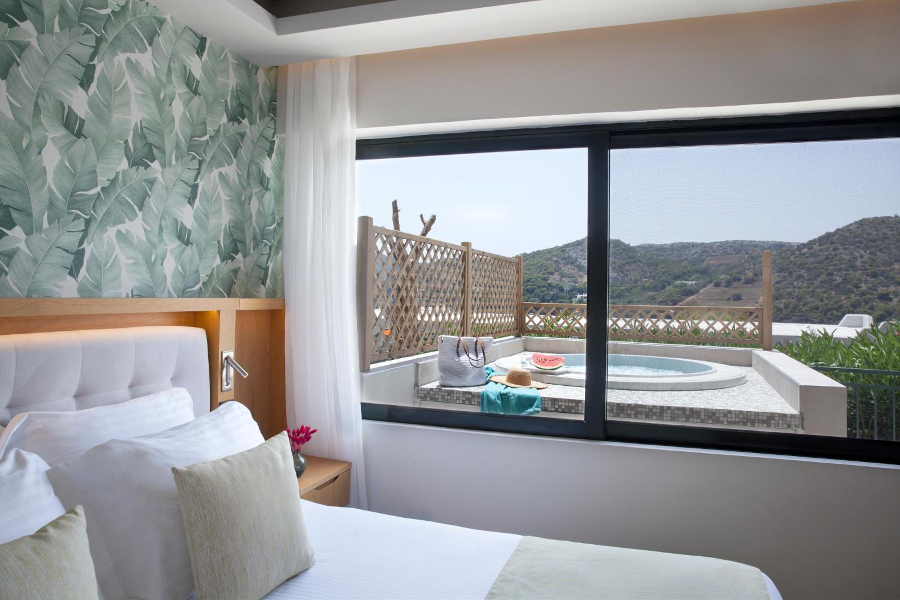 Executive Suite with Sea View and  Hot Tub