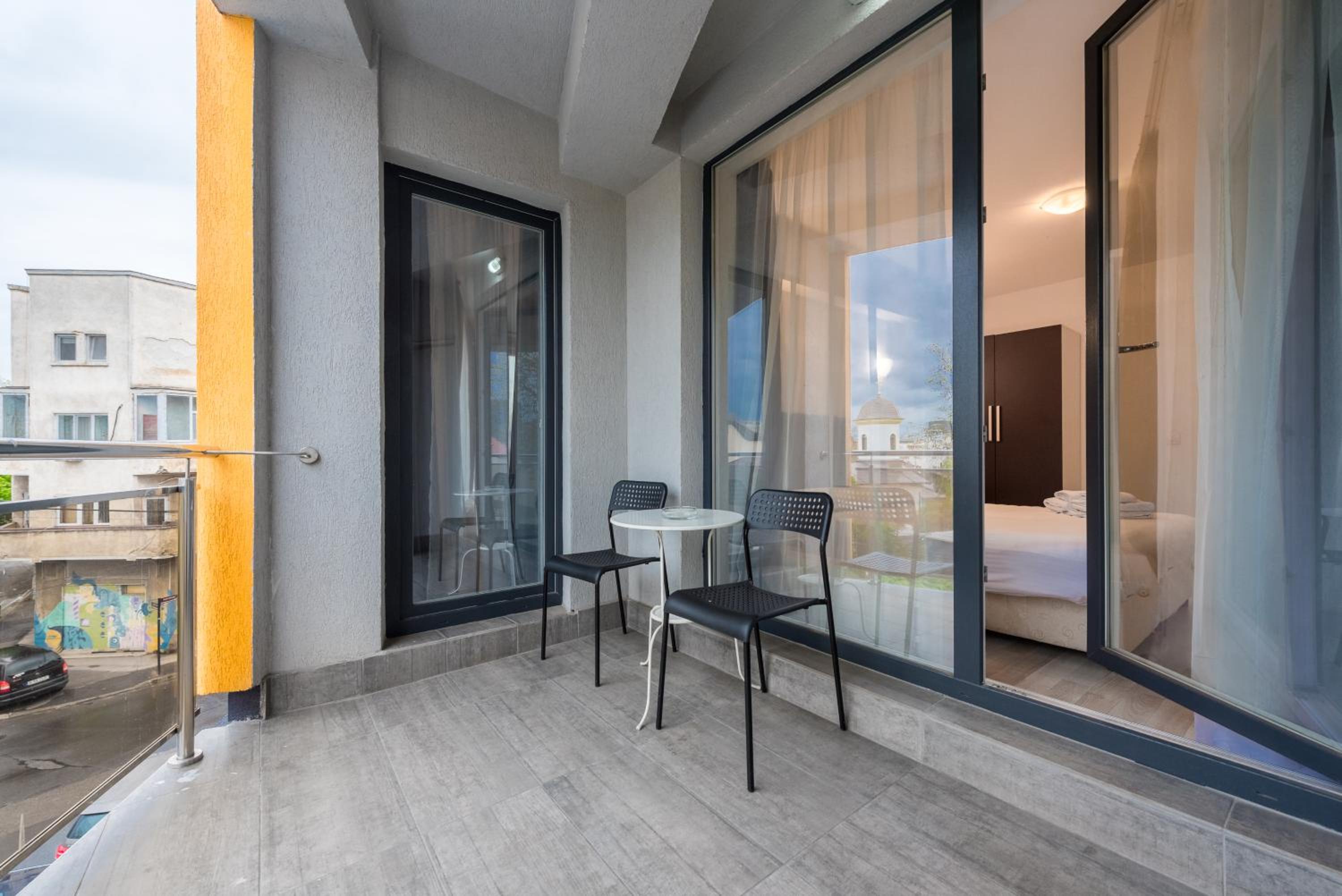One-Bedroom Apartment with Terrace - Photo 3