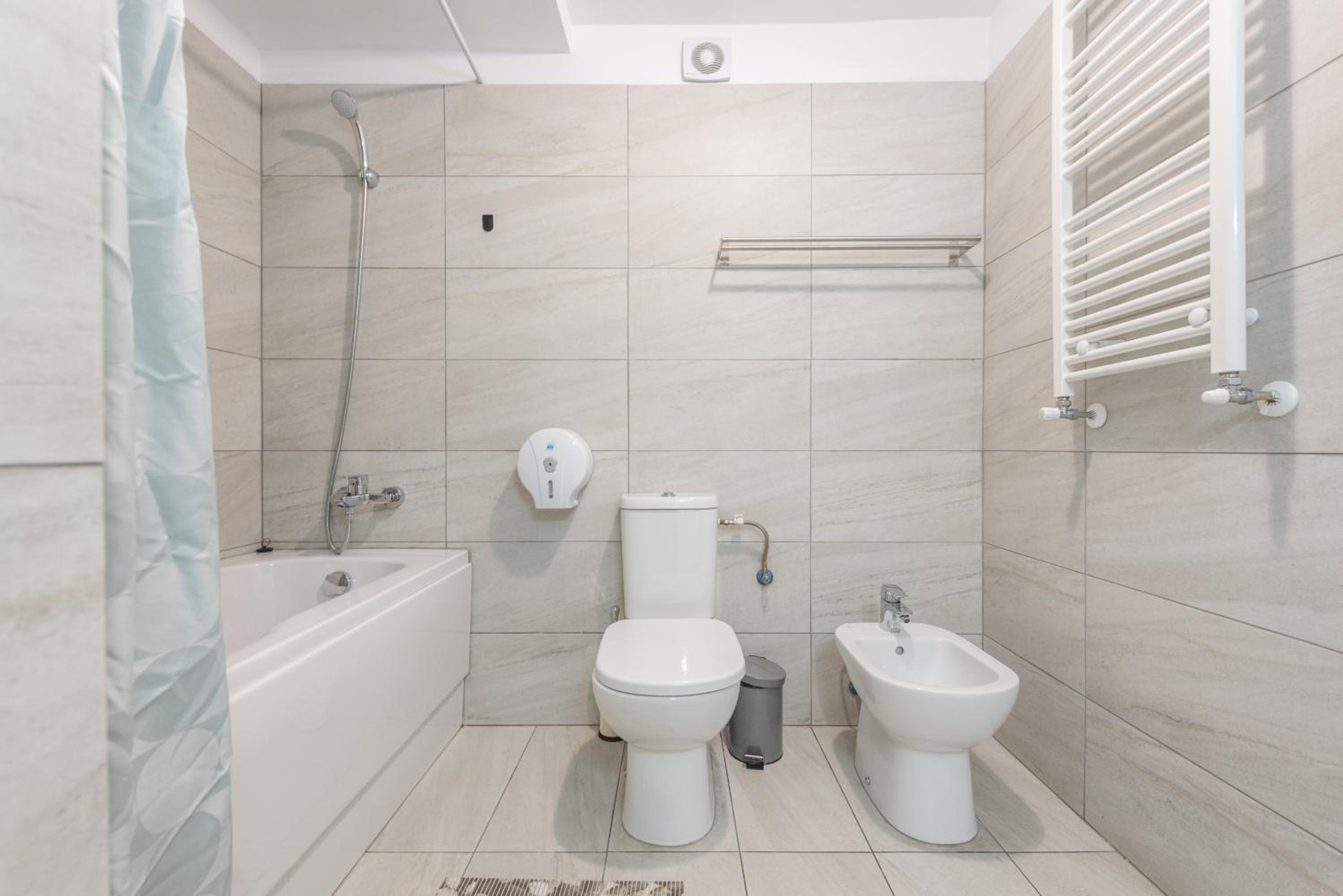 One-Bedroom Apartment with Terrace - Photo 4