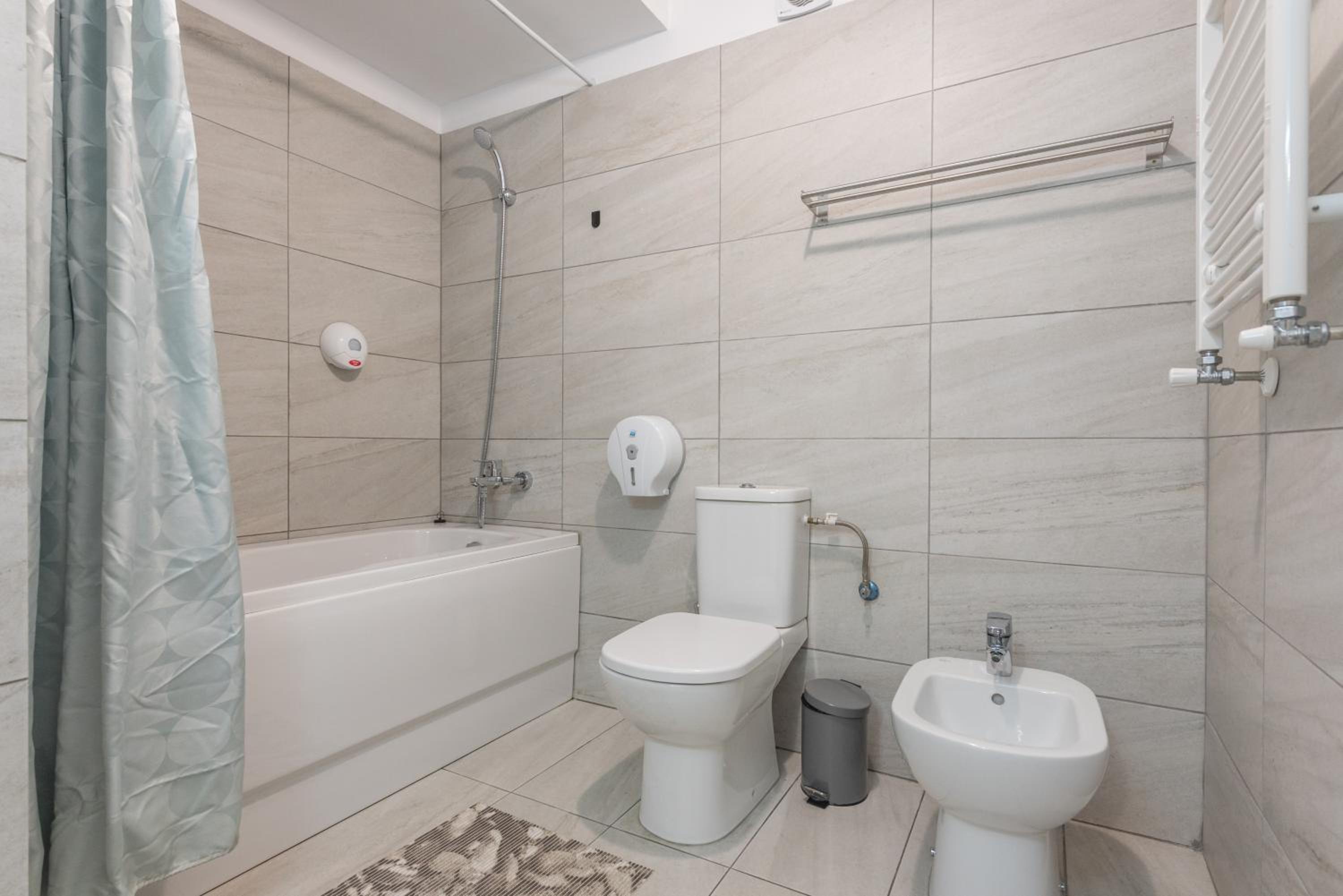 One-Bedroom Apartment with Terrace - Photo 6