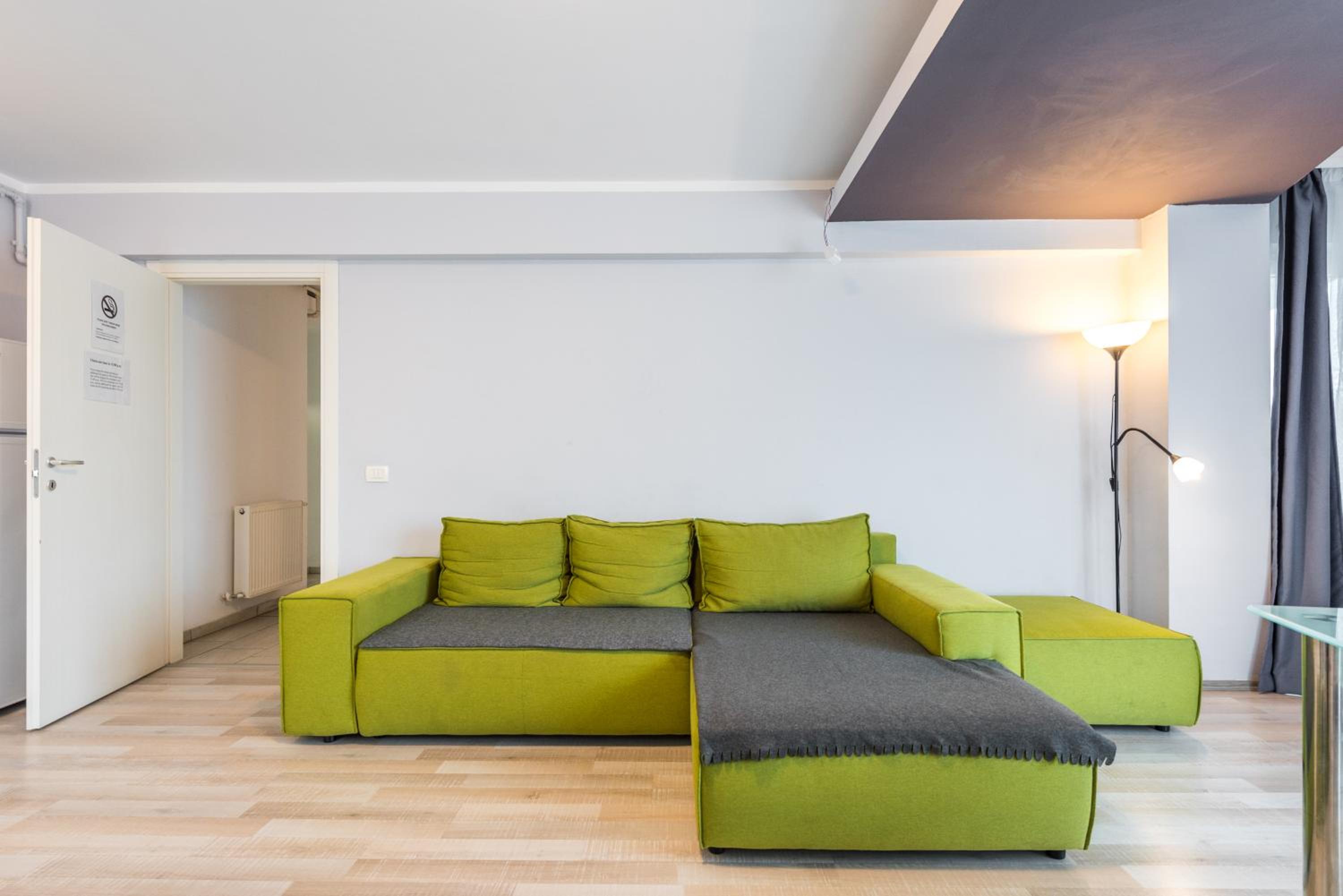 One-Bedroom Apartment with Terrace - Photo 8