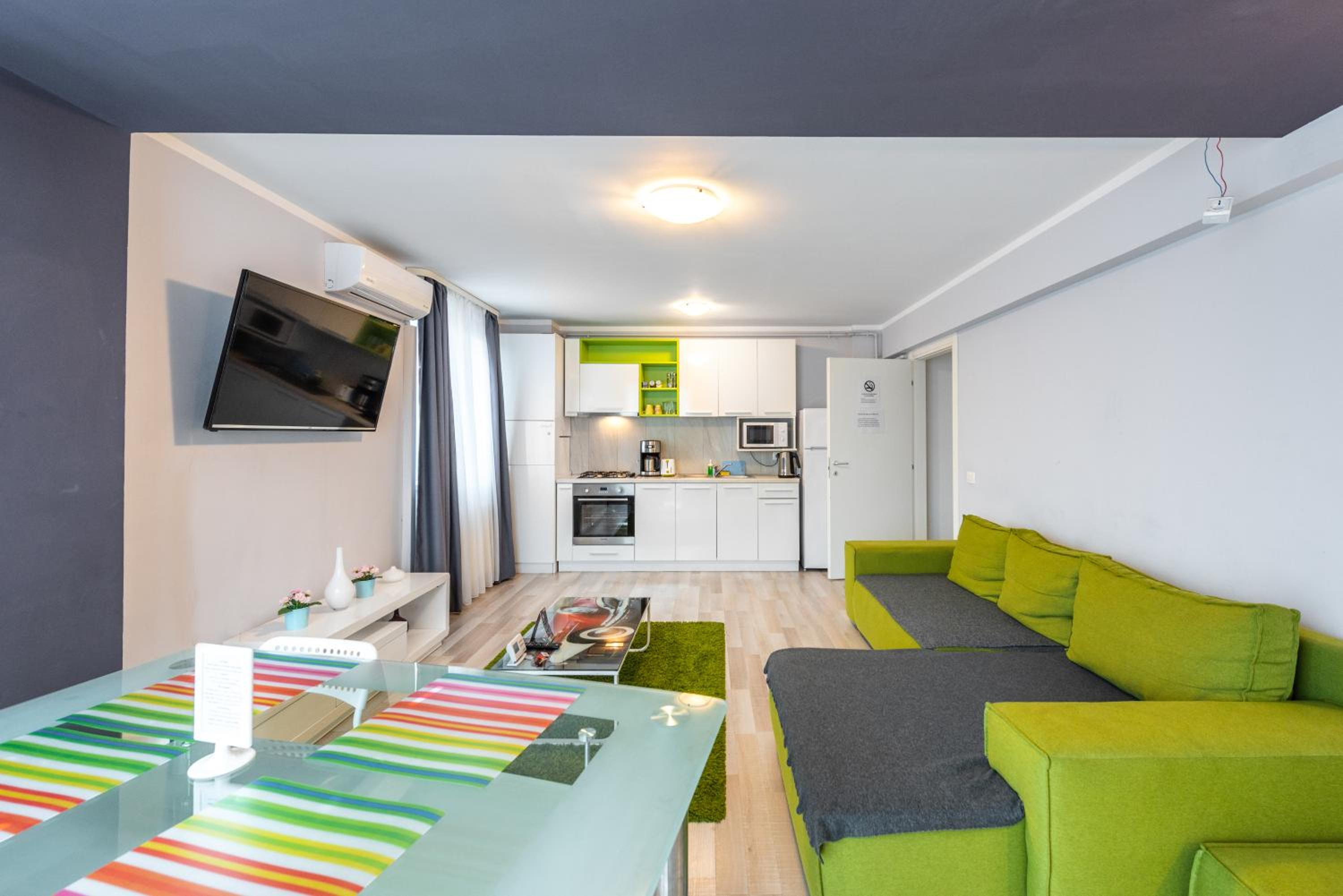 One-Bedroom Apartment with Terrace - Photo 11