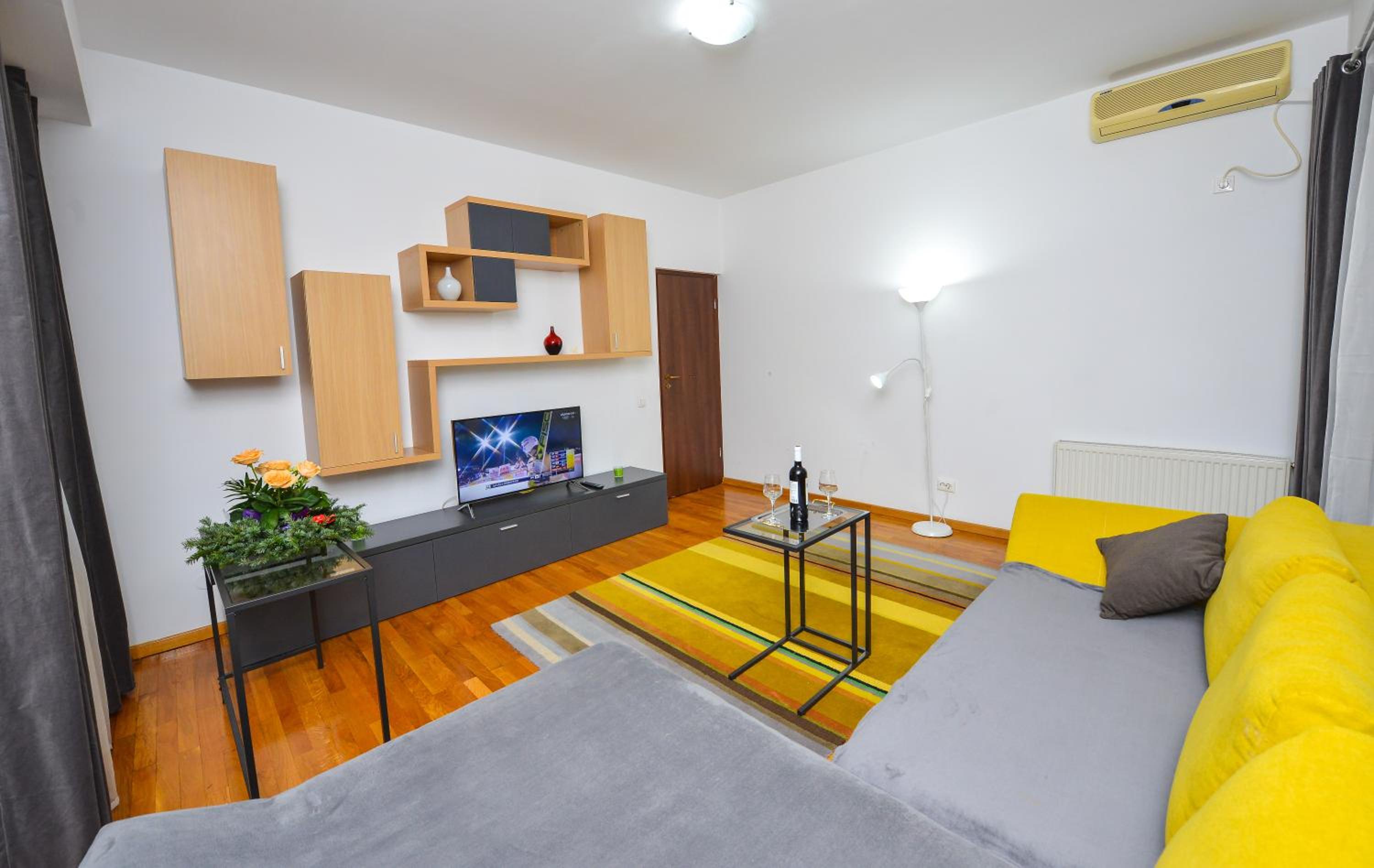 One-Bedroom Apartment with Terrace - Photo 13