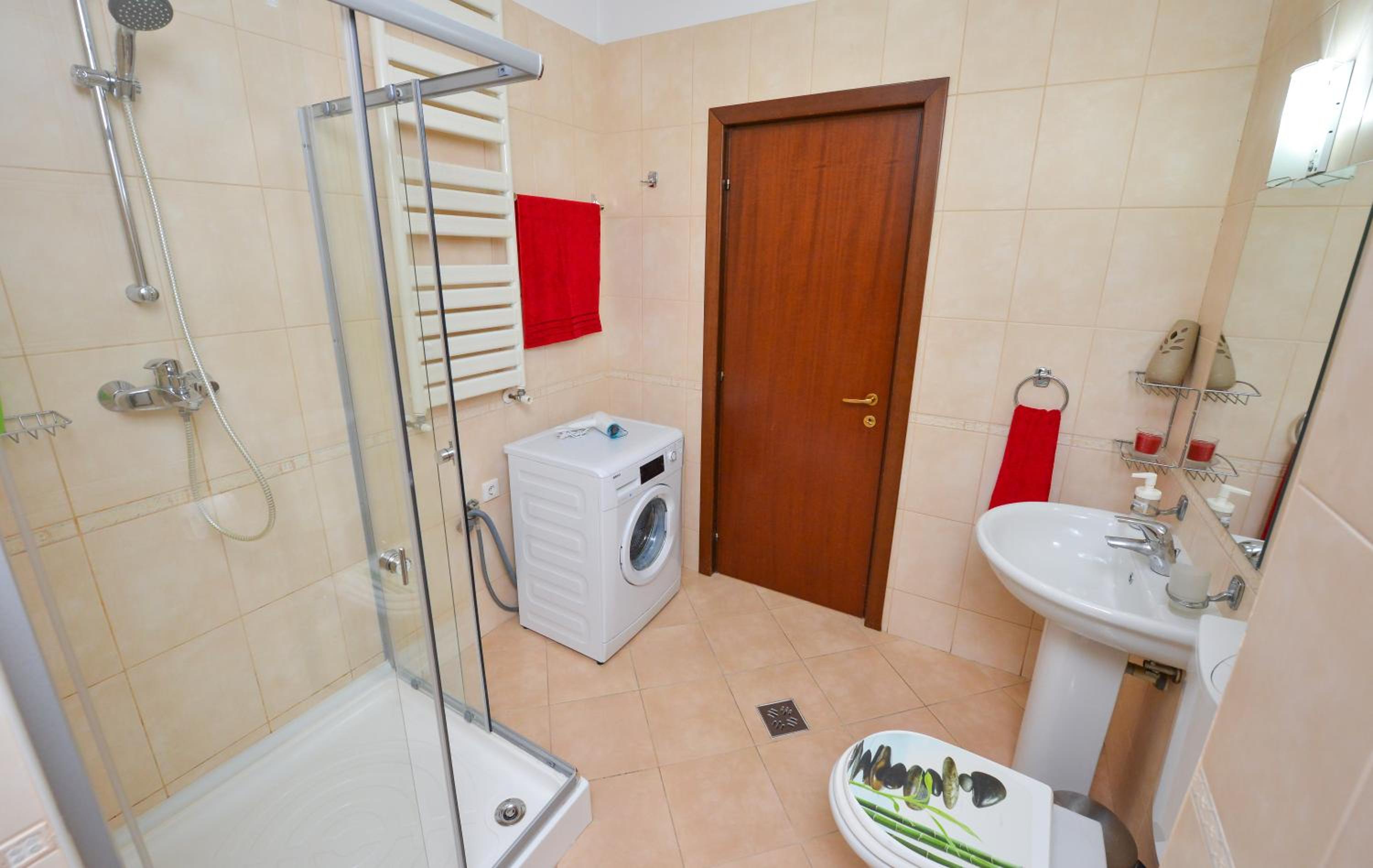 One-Bedroom Apartment with Terrace - Photo 15