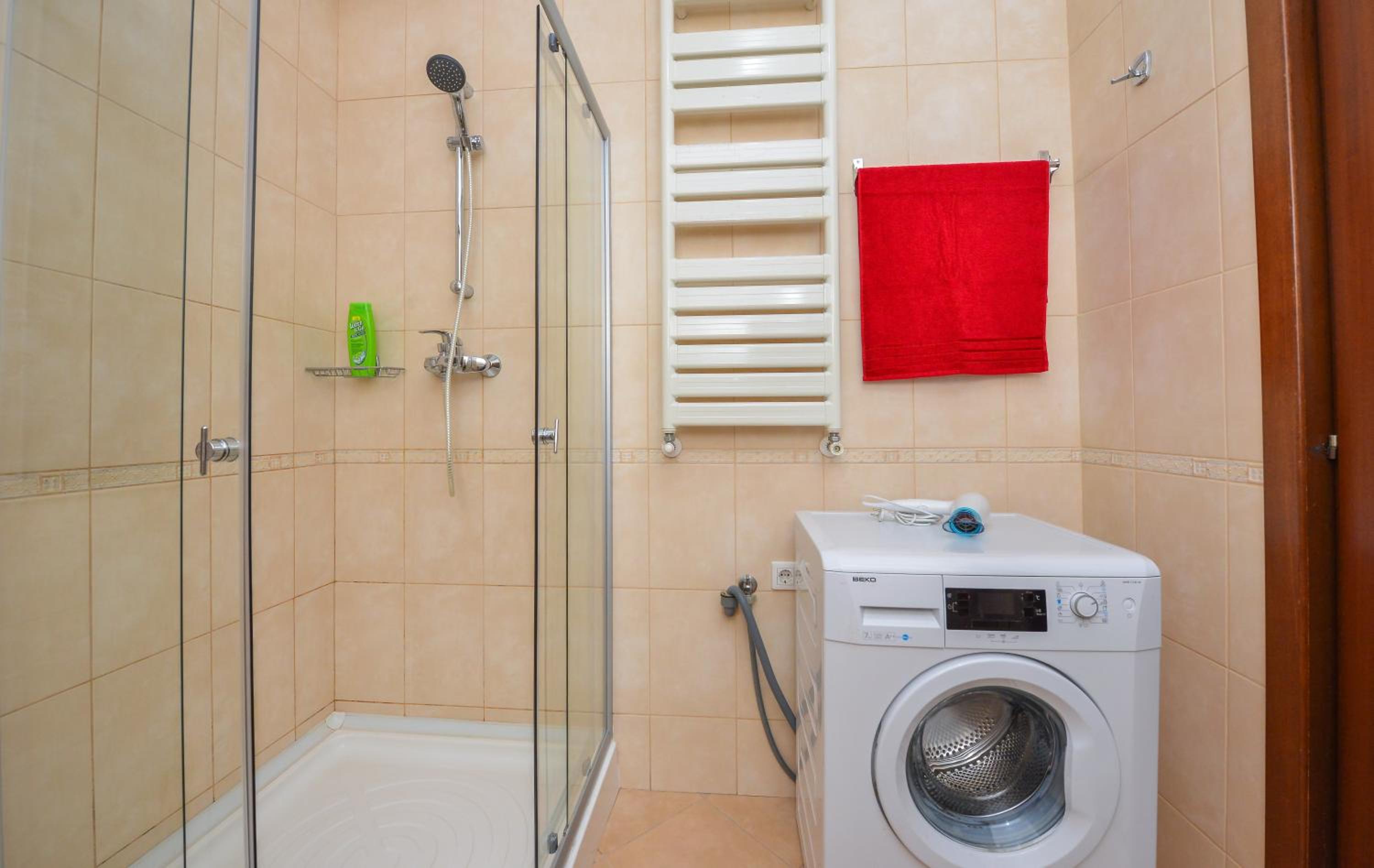 One-Bedroom Apartment with Terrace - Photo 16