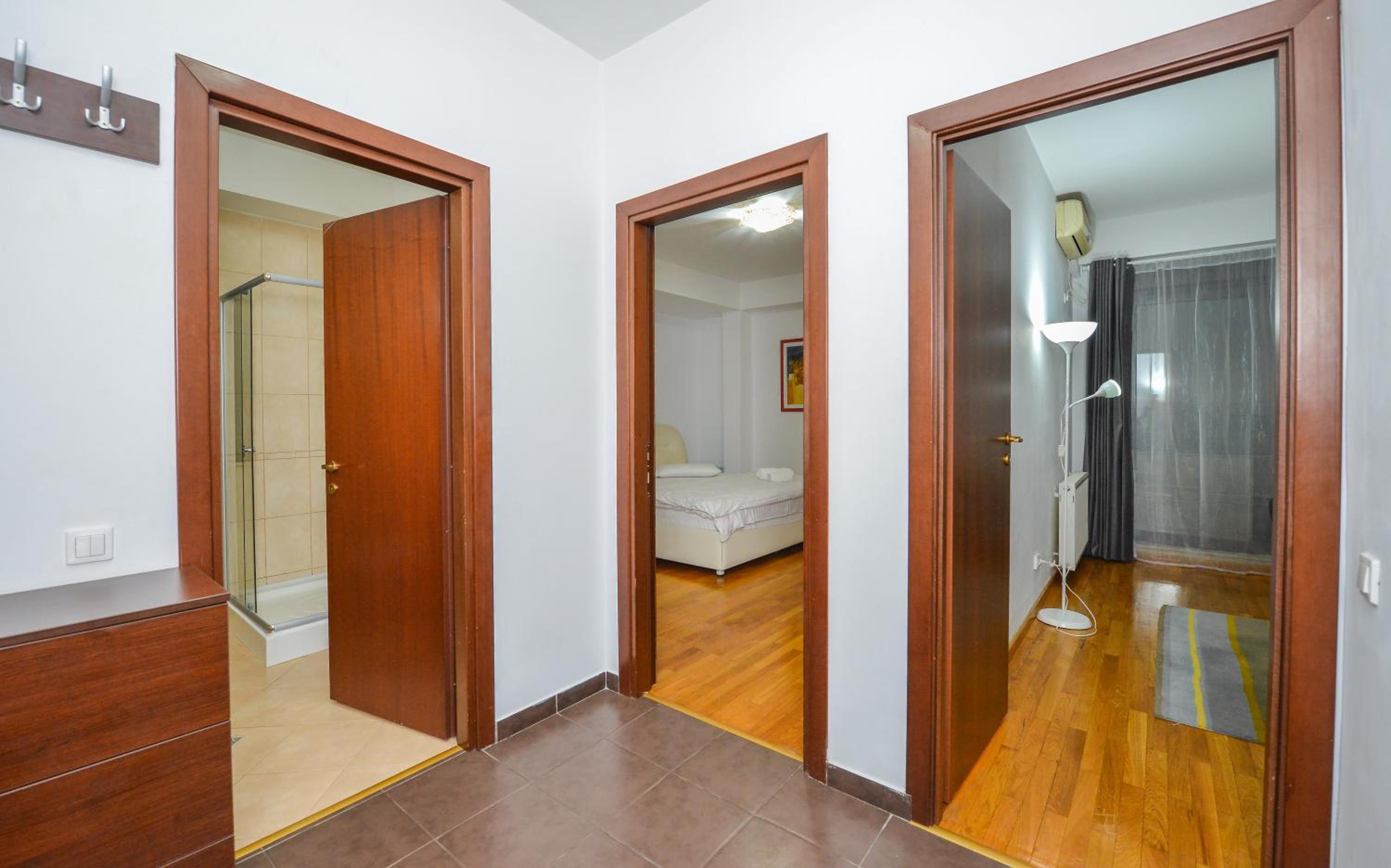 One-Bedroom Apartment with Terrace - Photo 20