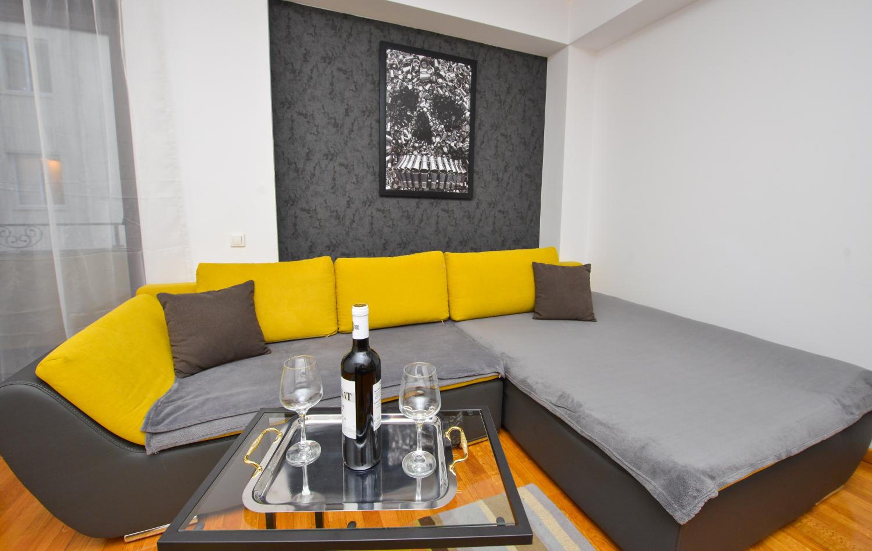 One-Bedroom Apartment with Terrace - Photo 22