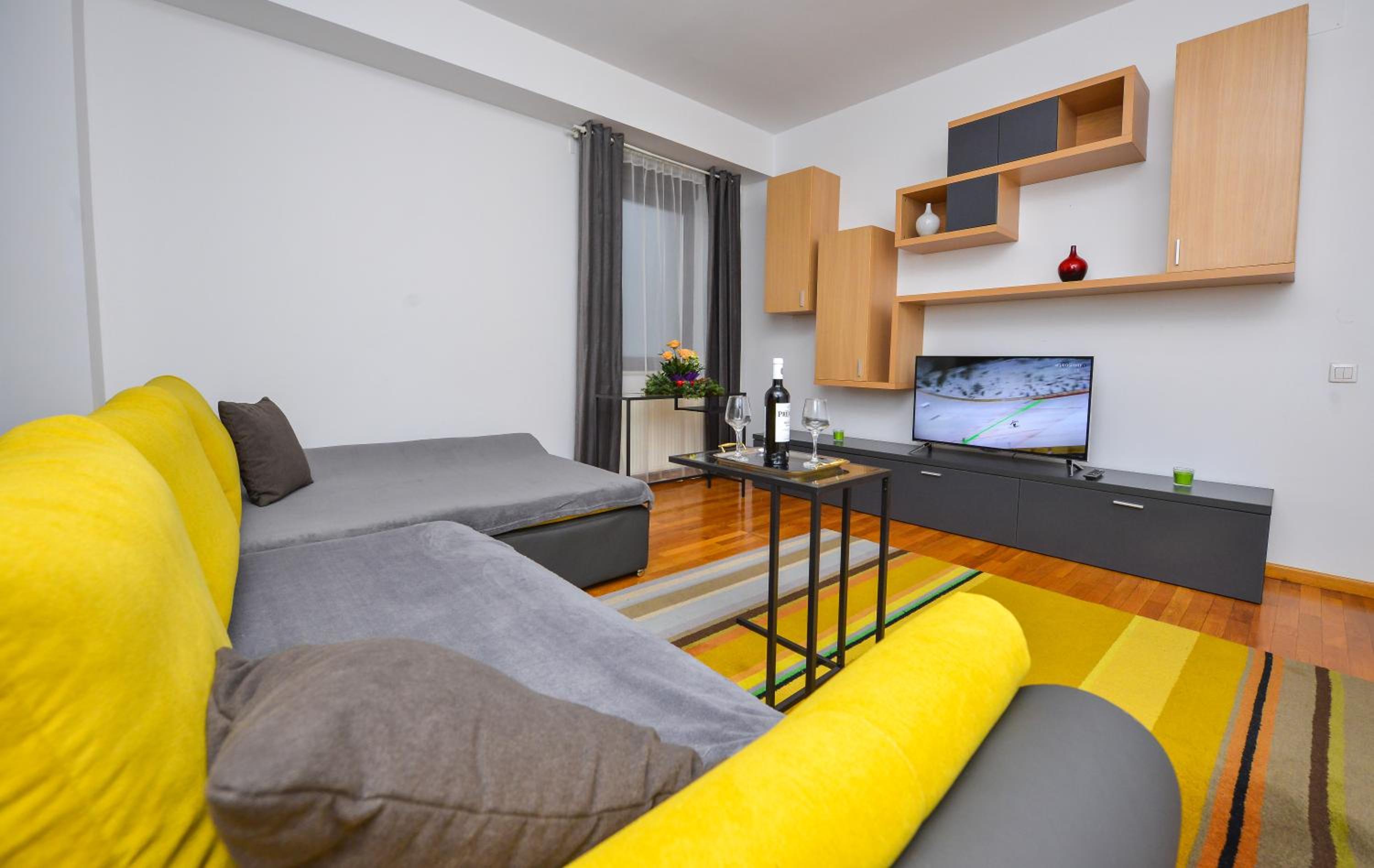 One-Bedroom Apartment with Terrace - Photo 23