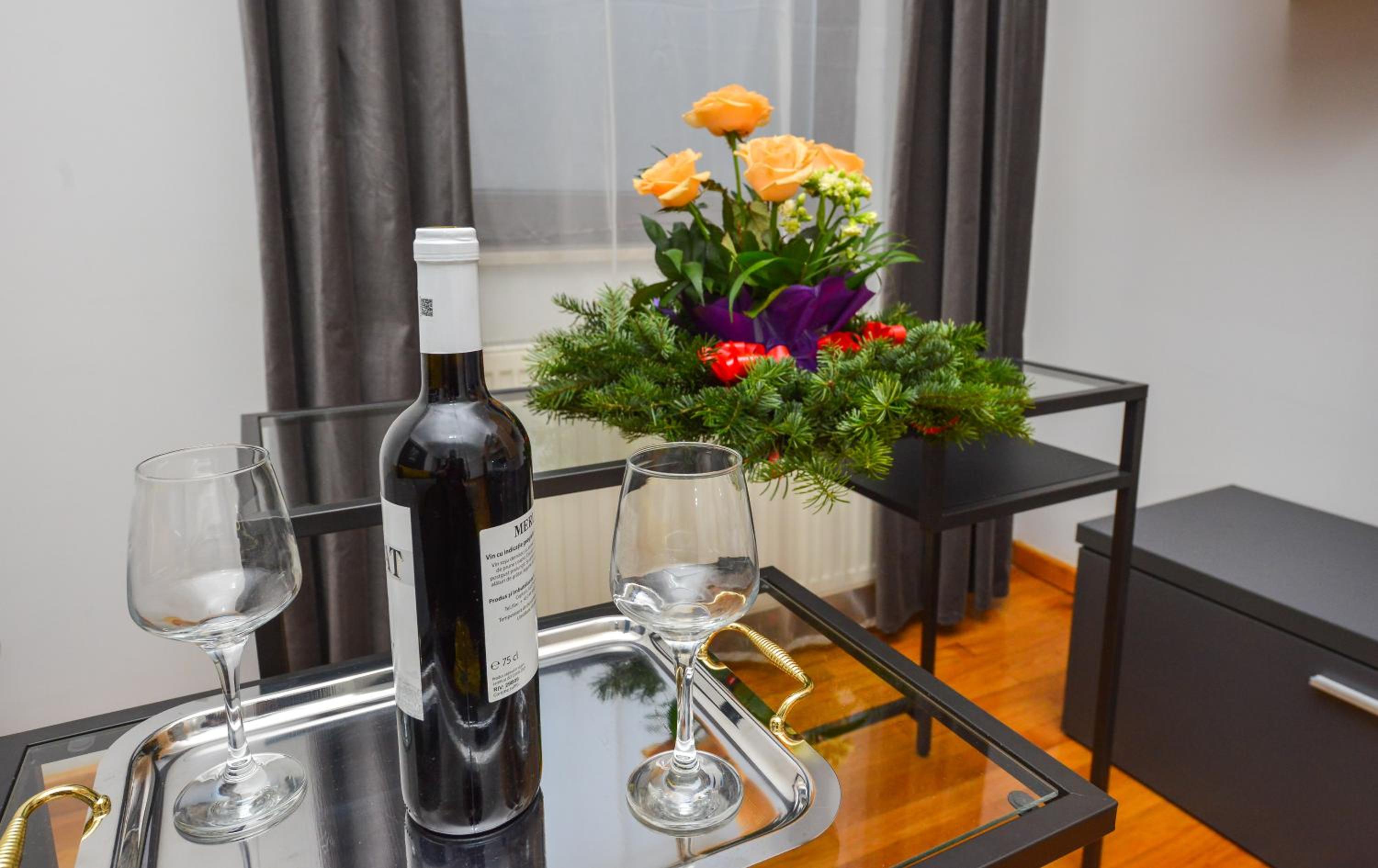 One-Bedroom Apartment with Terrace - Photo 25