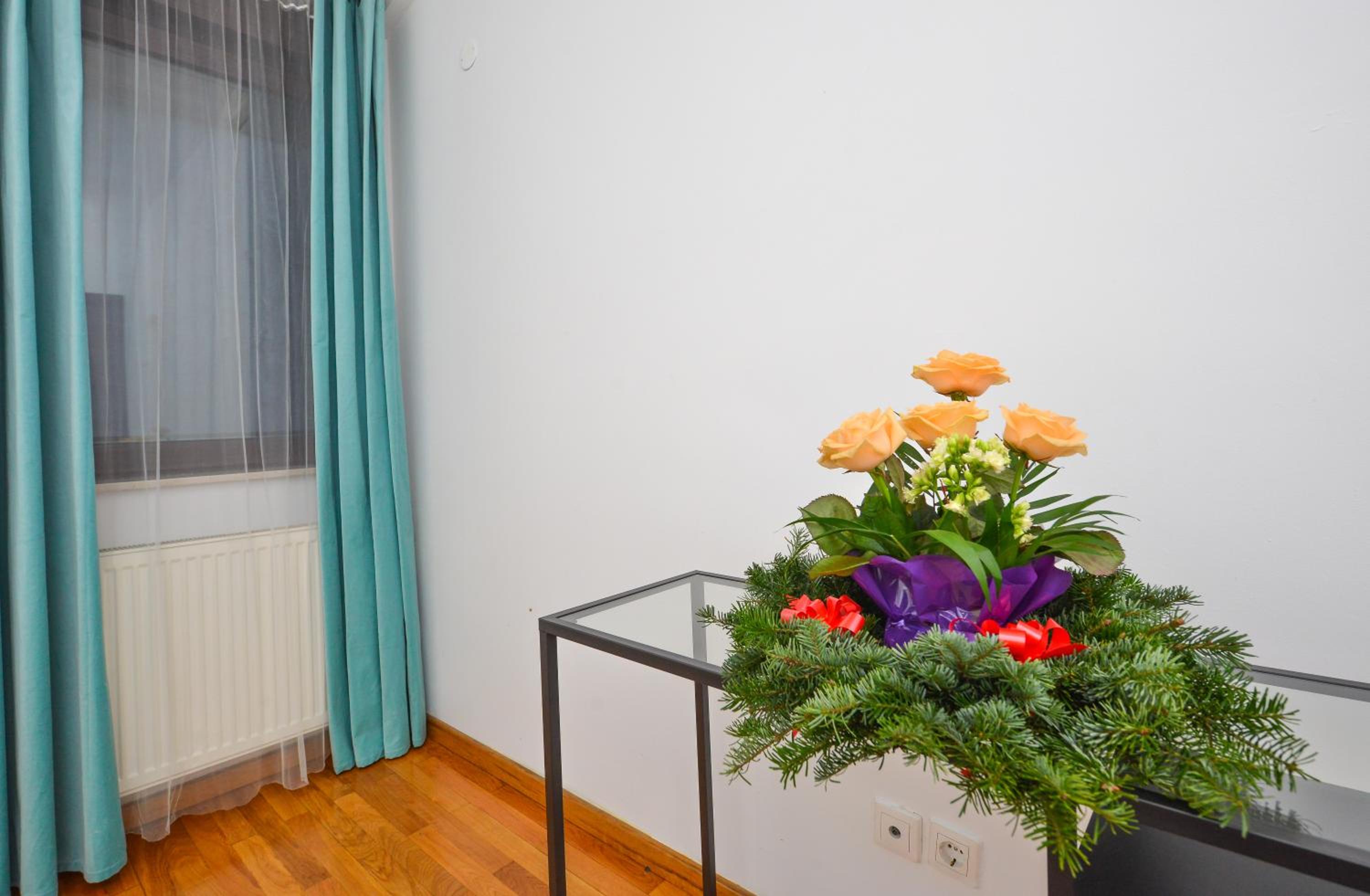 One-Bedroom Apartment with Terrace - Photo 27
