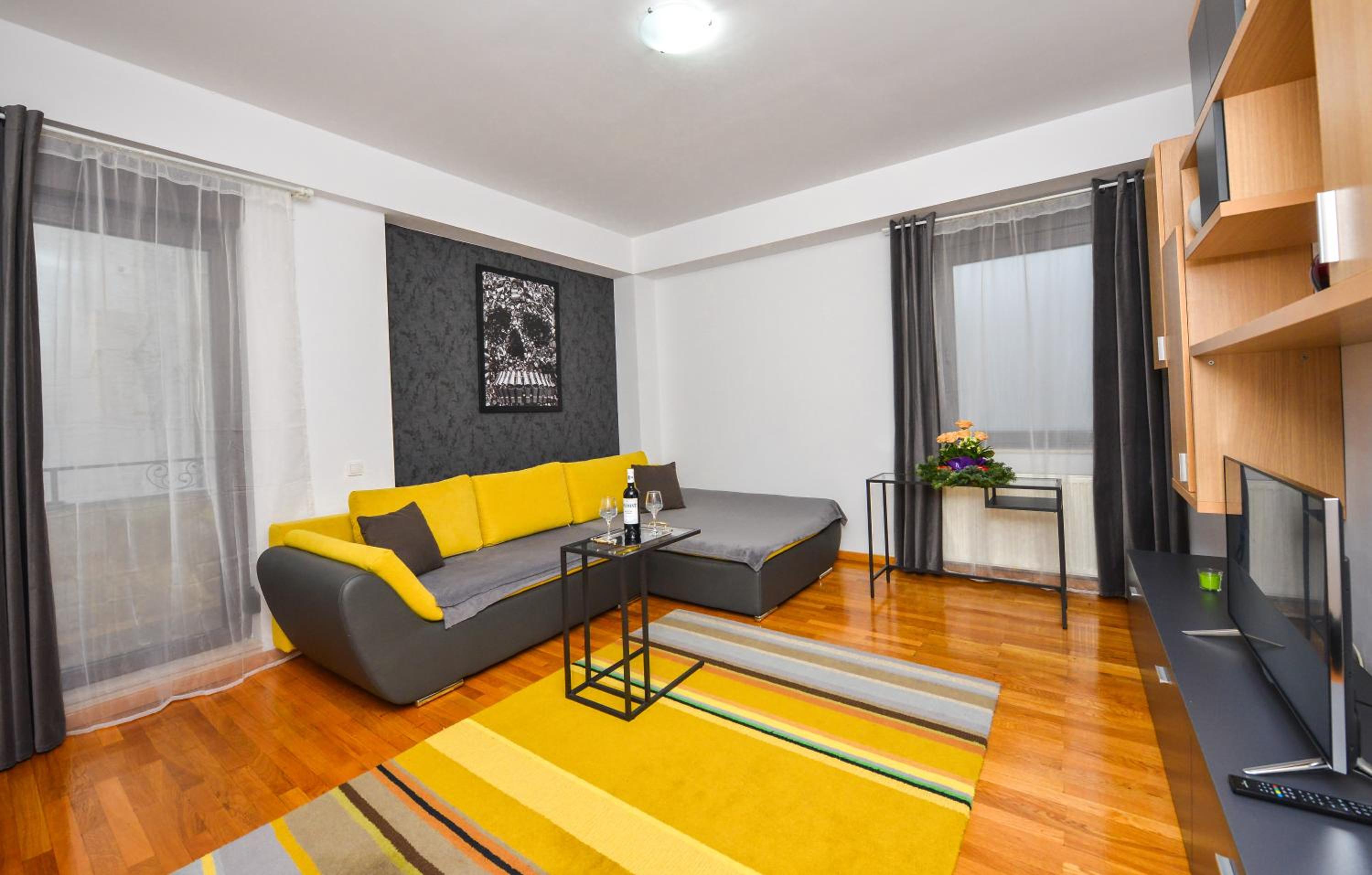 One-Bedroom Apartment with Terrace - Photo 37