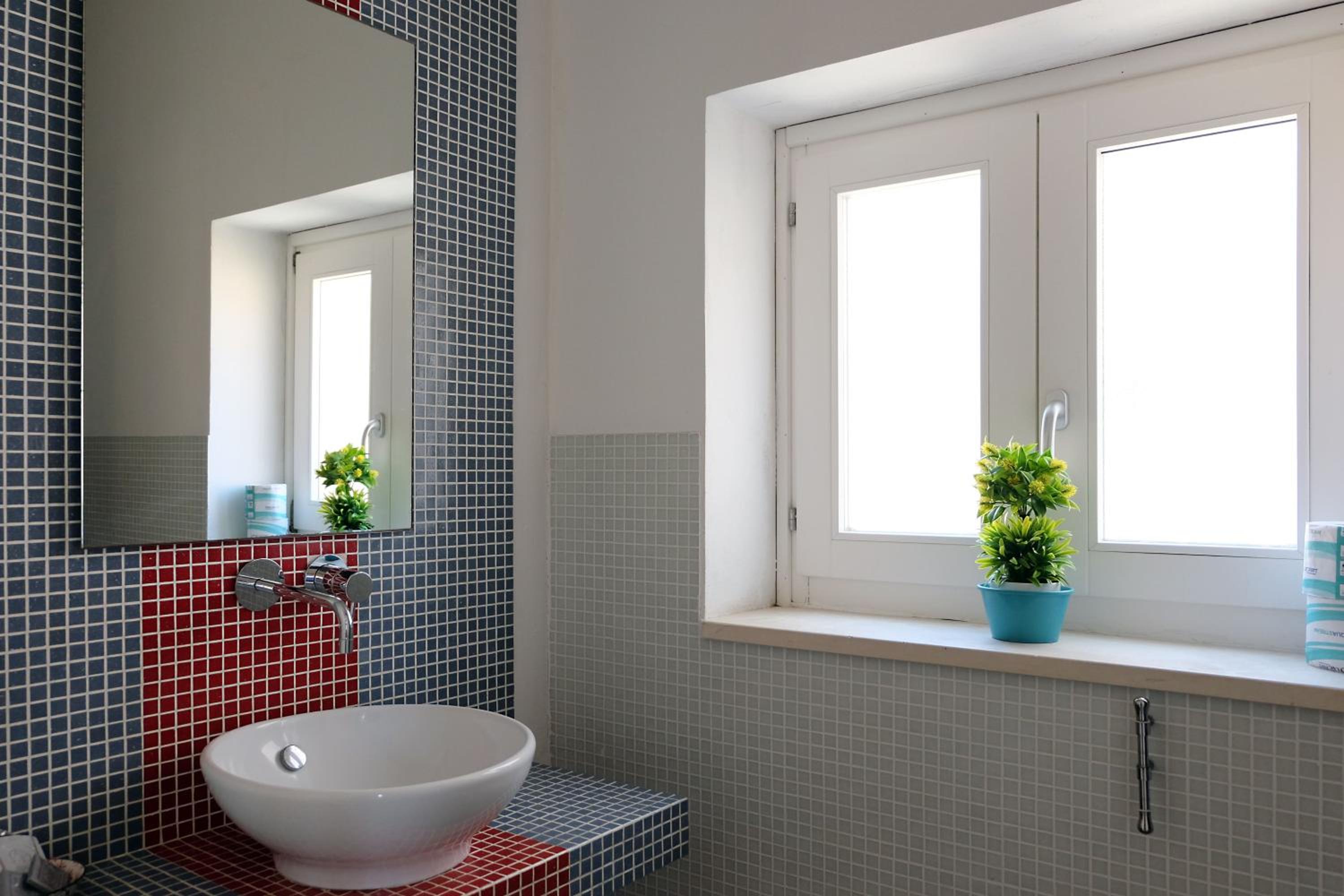 Double or Twin Room with City View - Photo 2