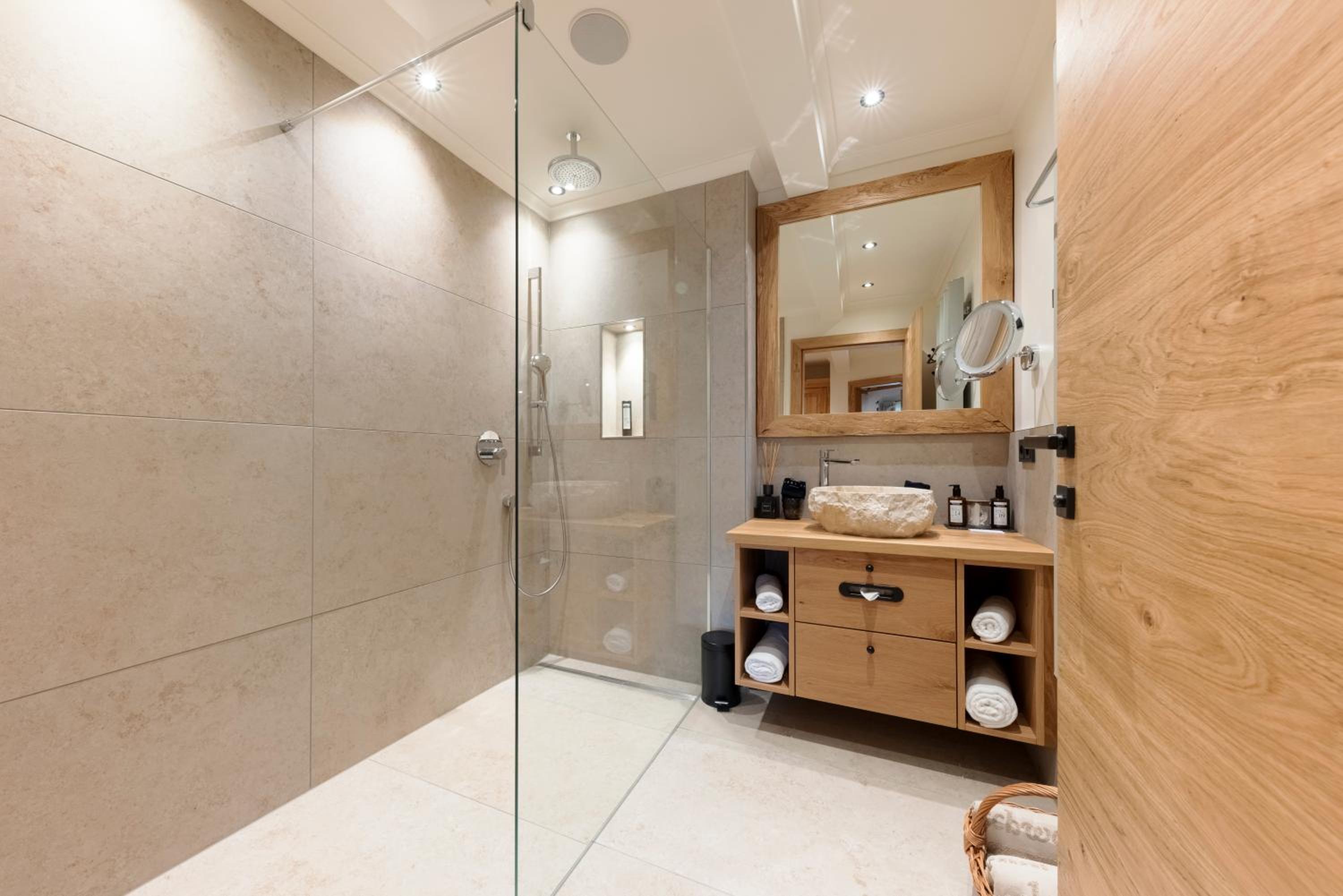 Suite with Oriel photo 2