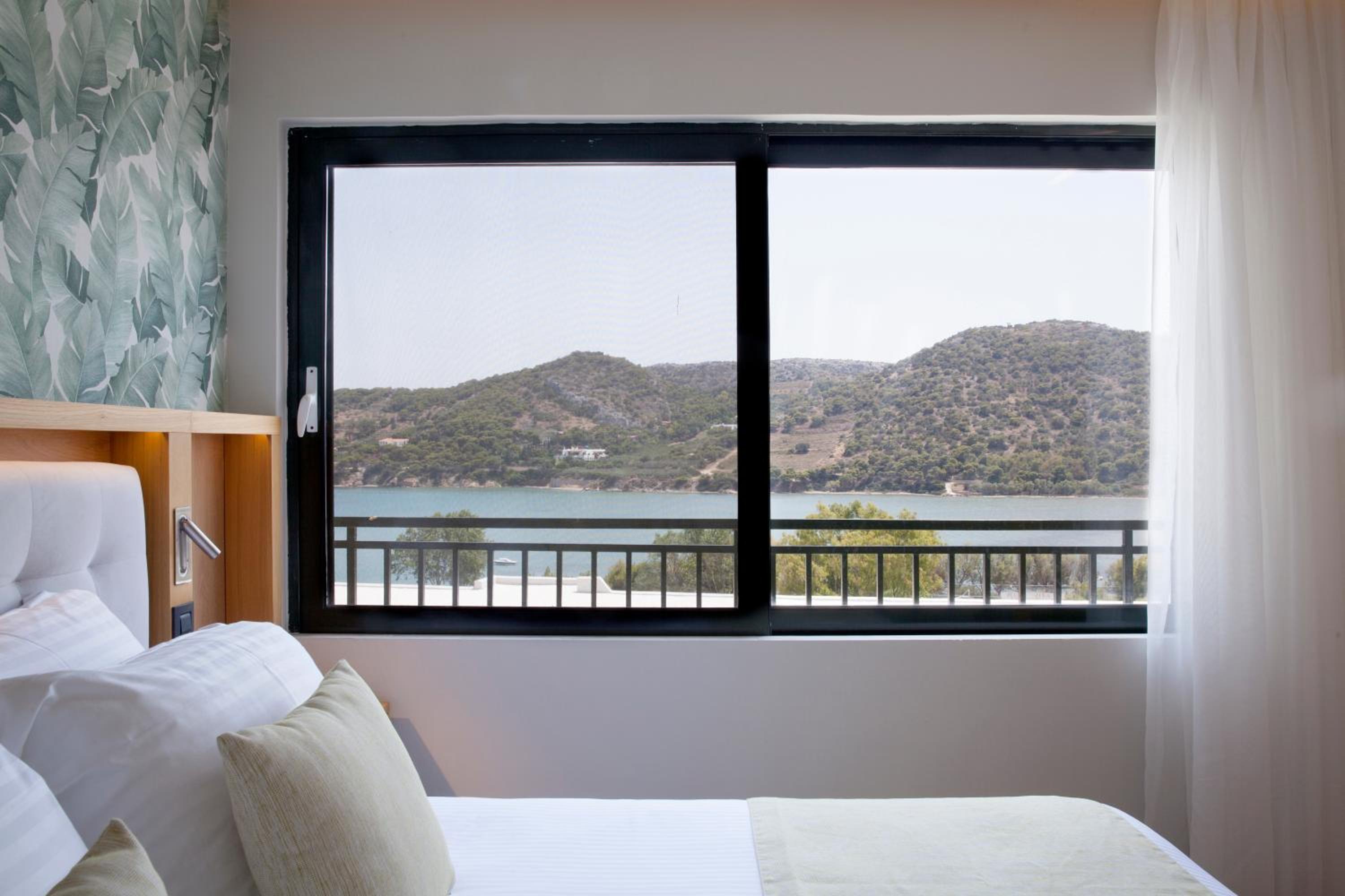 Executive Maisonette Sea View with Hot Tub